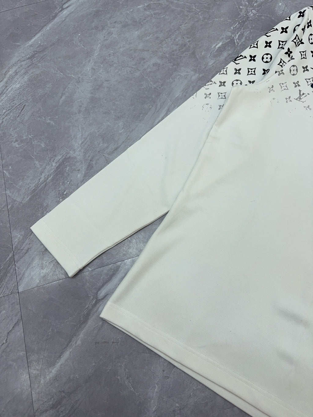 L Autumn and Winter long-sleeved T-shirt 0725092401