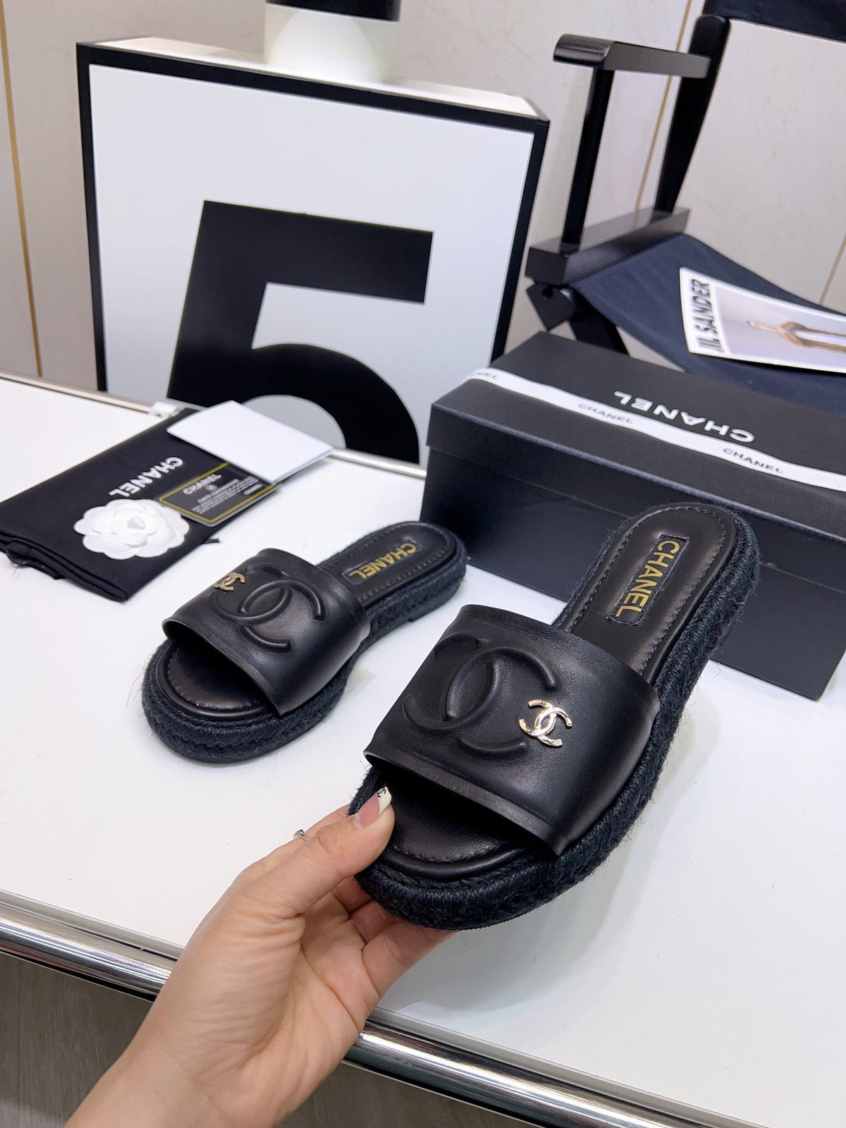 23 Ladies Fashion Luxury slipper and flip-flop S009