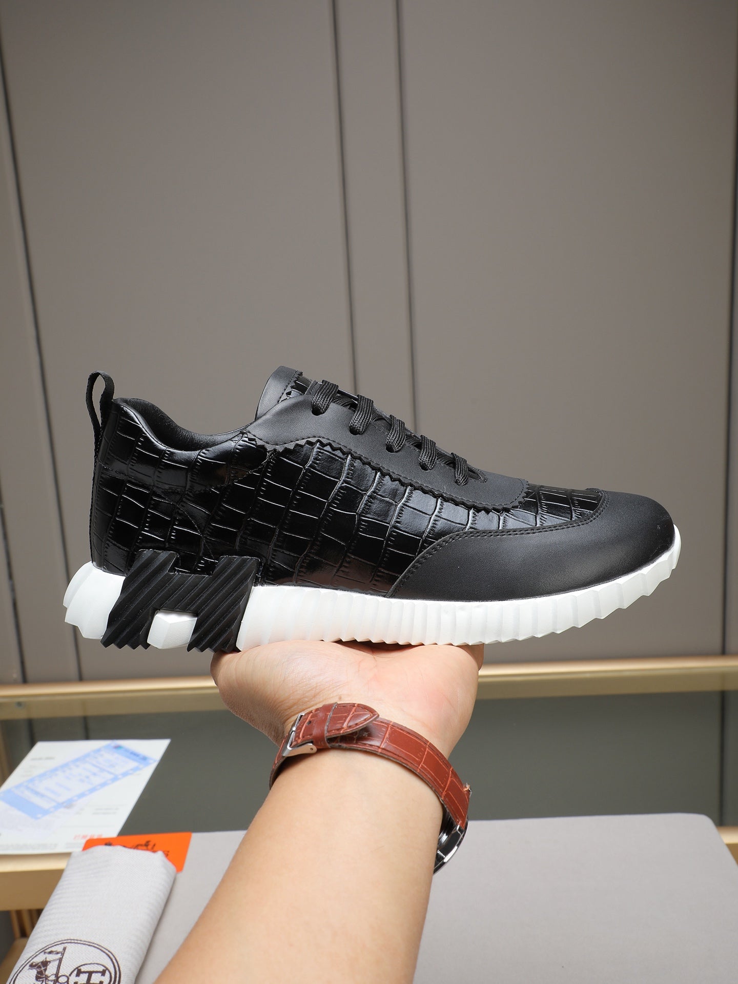 H Fashionable Casual Bouncy Sneakers 0726031601