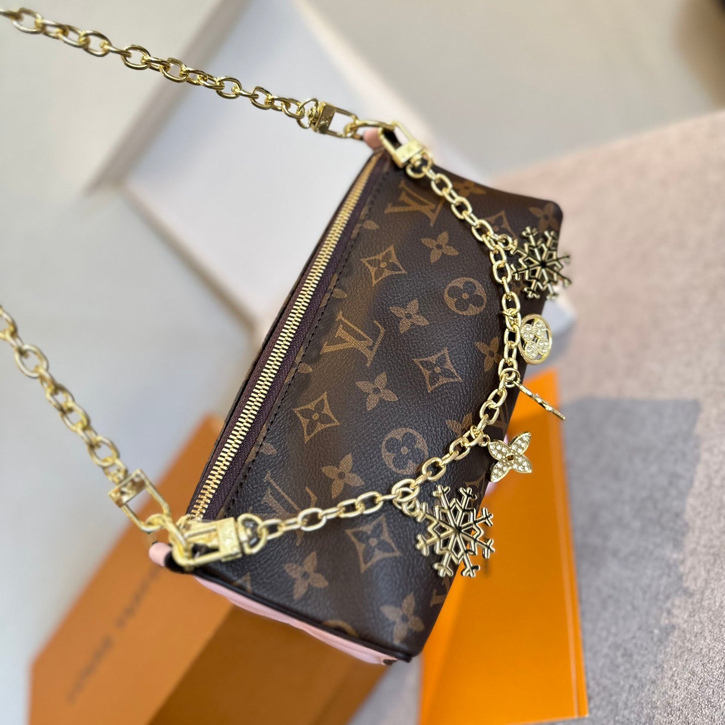 L 24 Valentine's Day Limited Shoulder Bag XC24092317