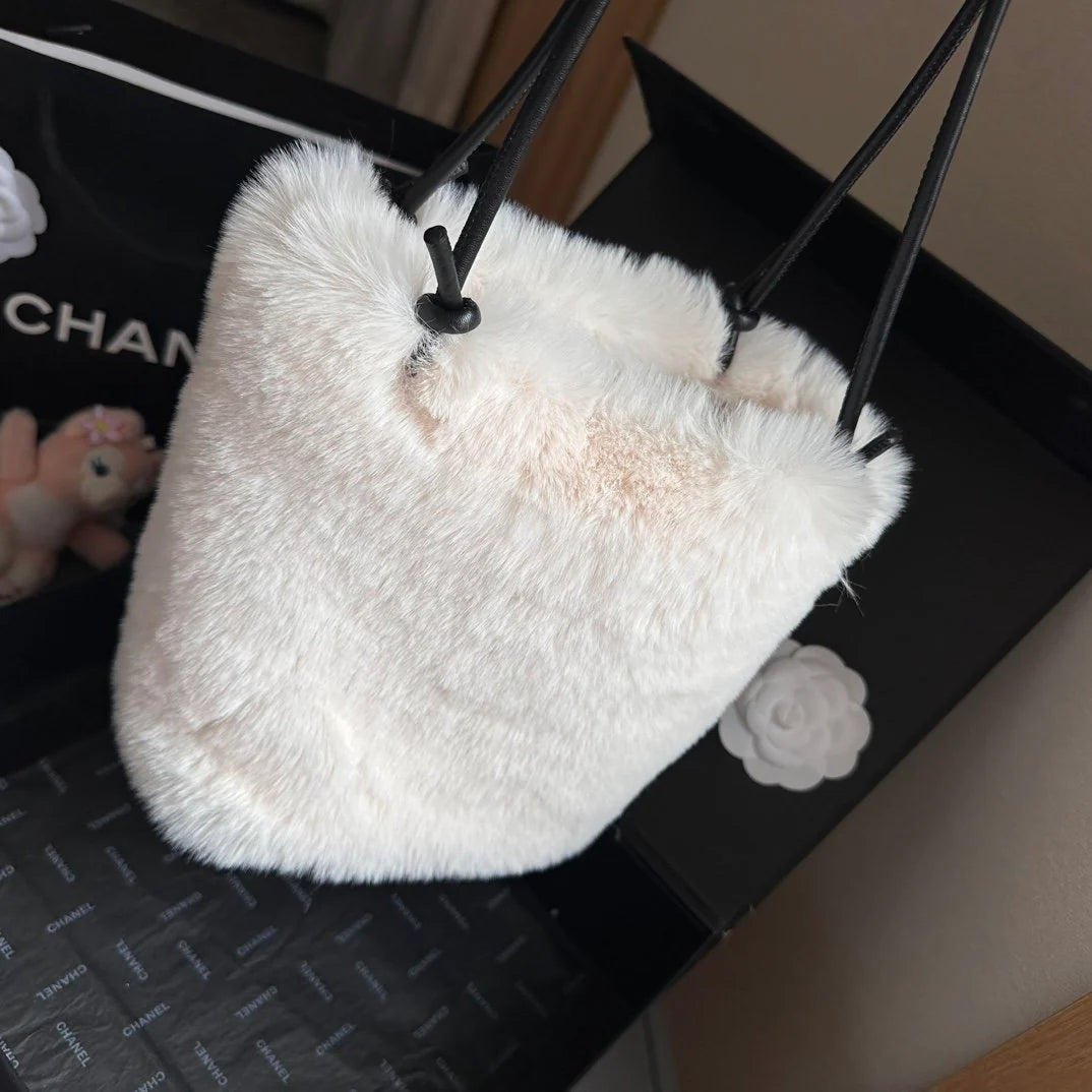 New Fashion White C Logo Women's fashion BagsXC052024012301