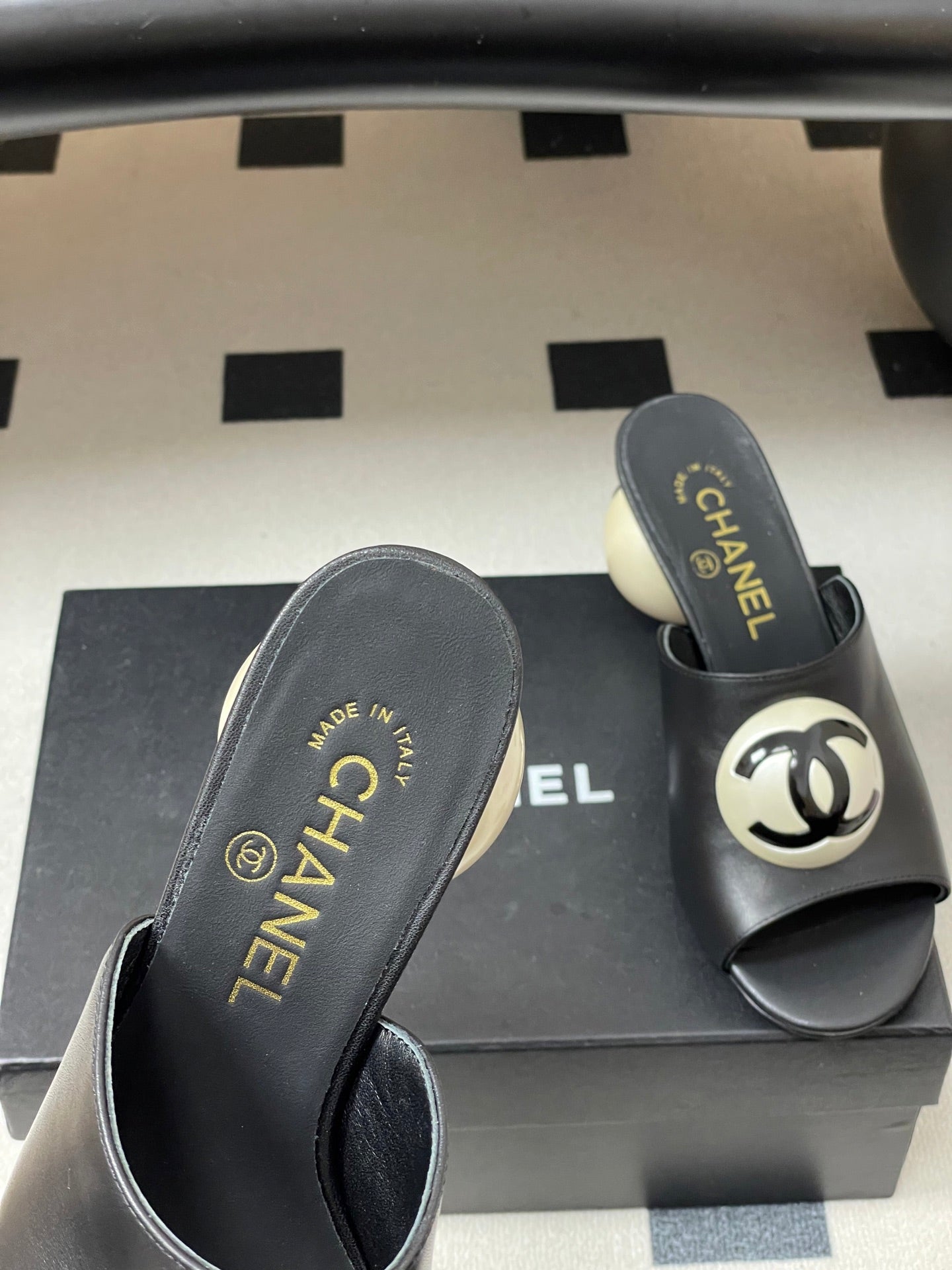 26SS New Women's Giant Pearl Slippers 0726031006