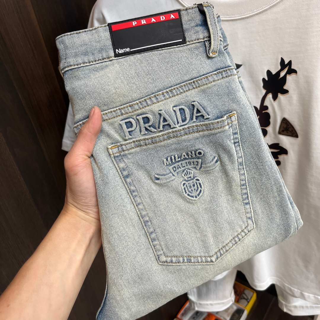 P Embossed Letters Straight Leg Skinny Jeans 0725051901