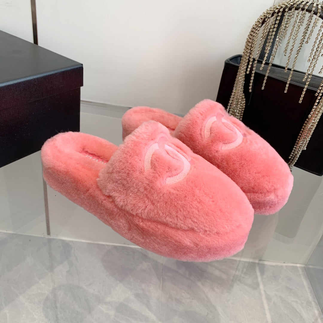 fashion plus plush slippers 0724121103