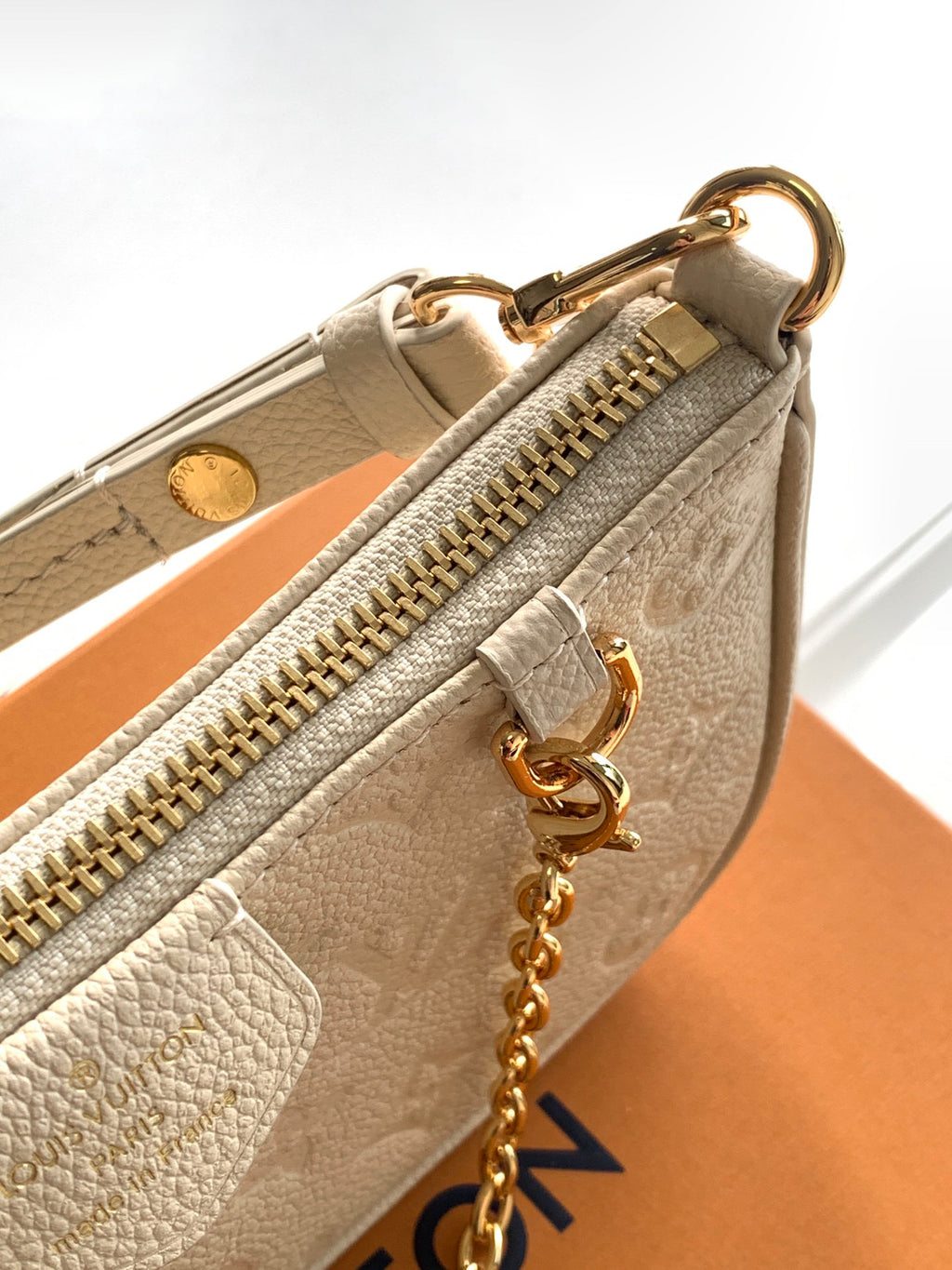 L & V fashion Cowhide leather hand bag M0726052010