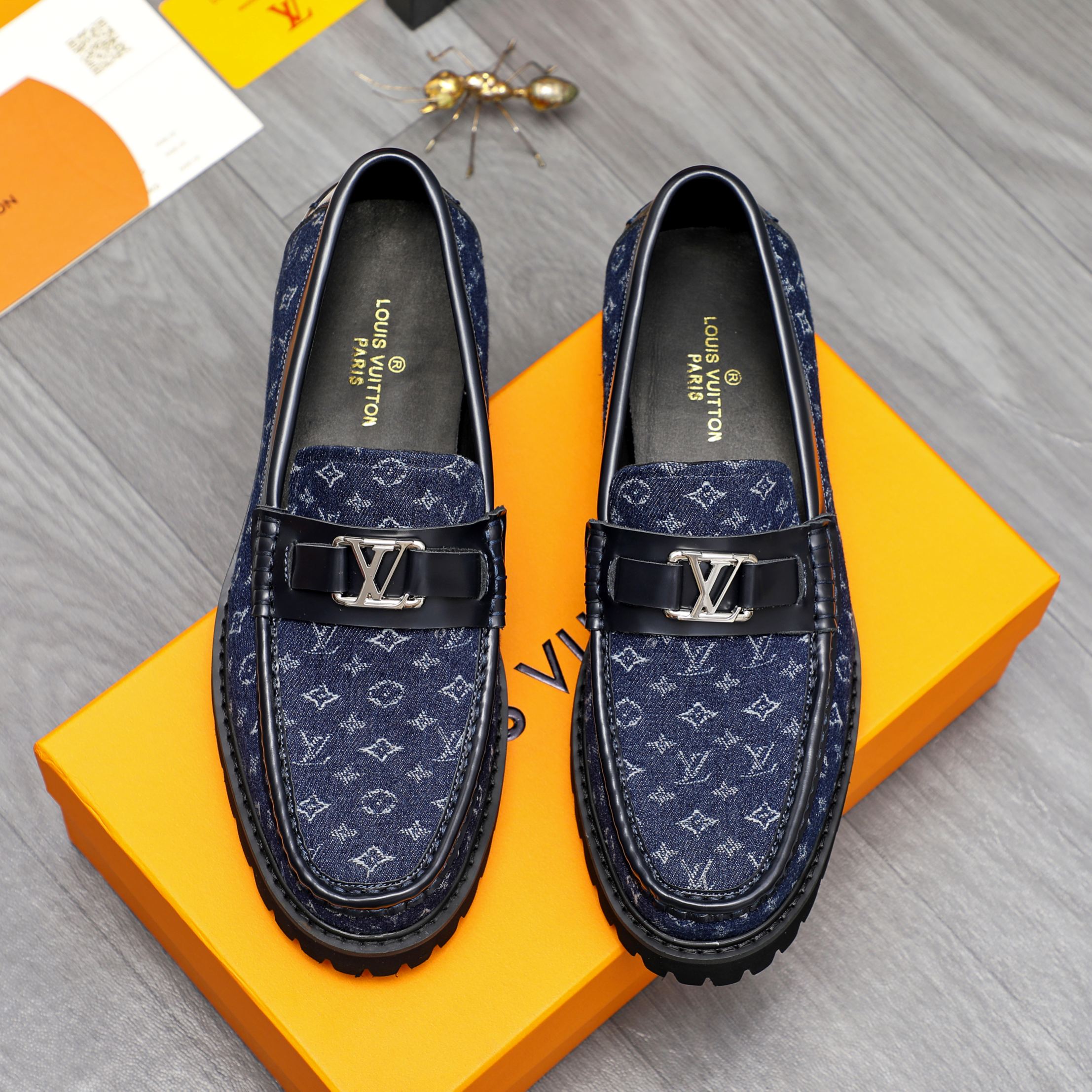 V new spring and summer fashionable denim loafers 0724042312