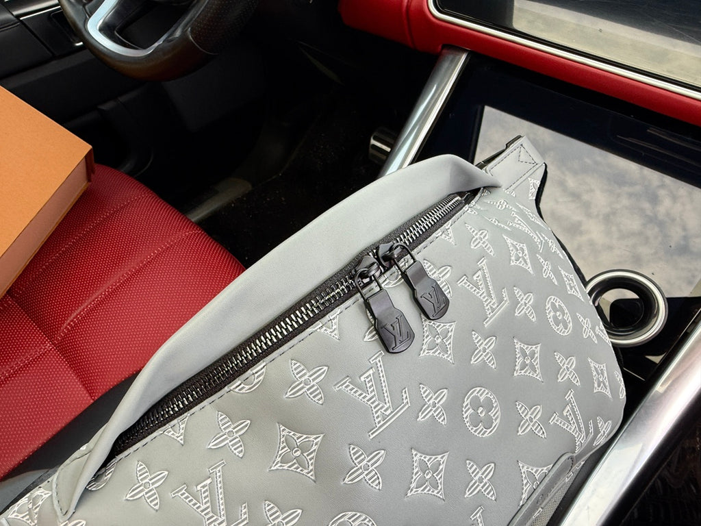 V classic monogram crossbody bag 0724110704