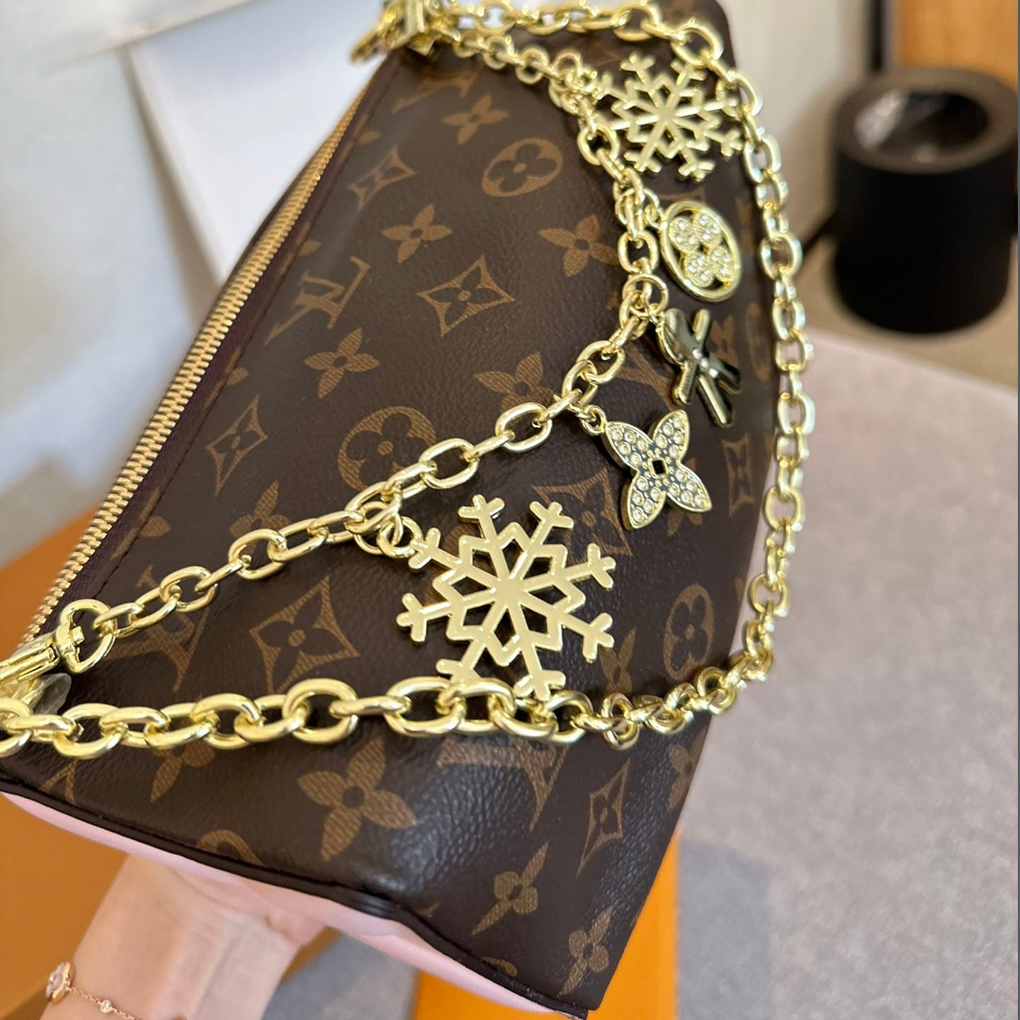 L 24 Valentine's Day Limited Shoulder Bag XC24092317