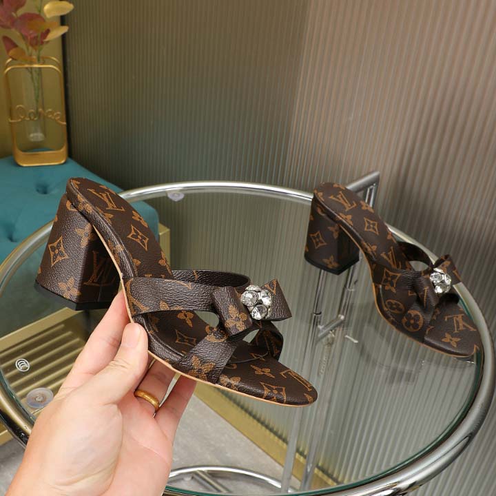 Classic all-match high-heeled sandals SXC05305
