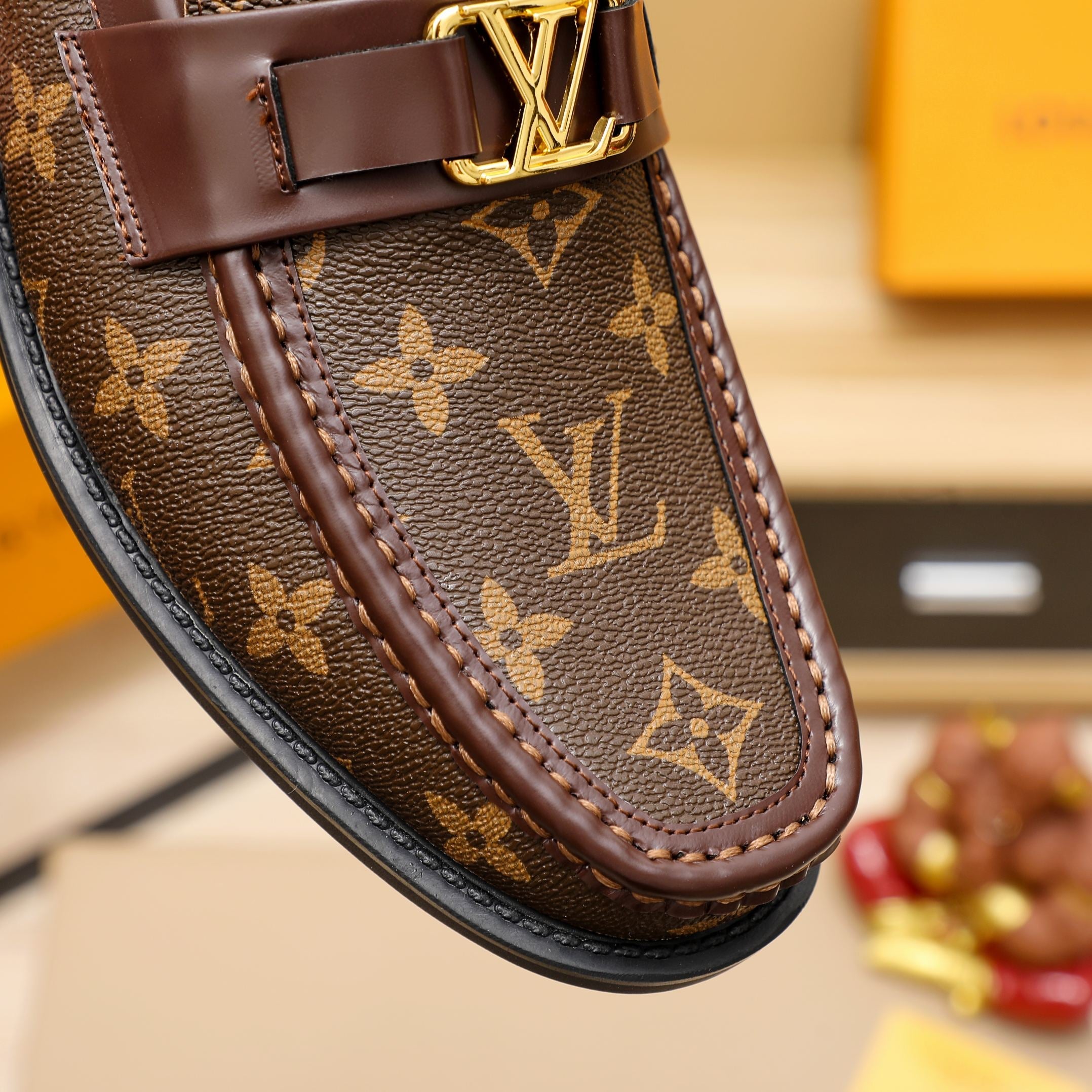 V print fashion leather shoes 0724050603