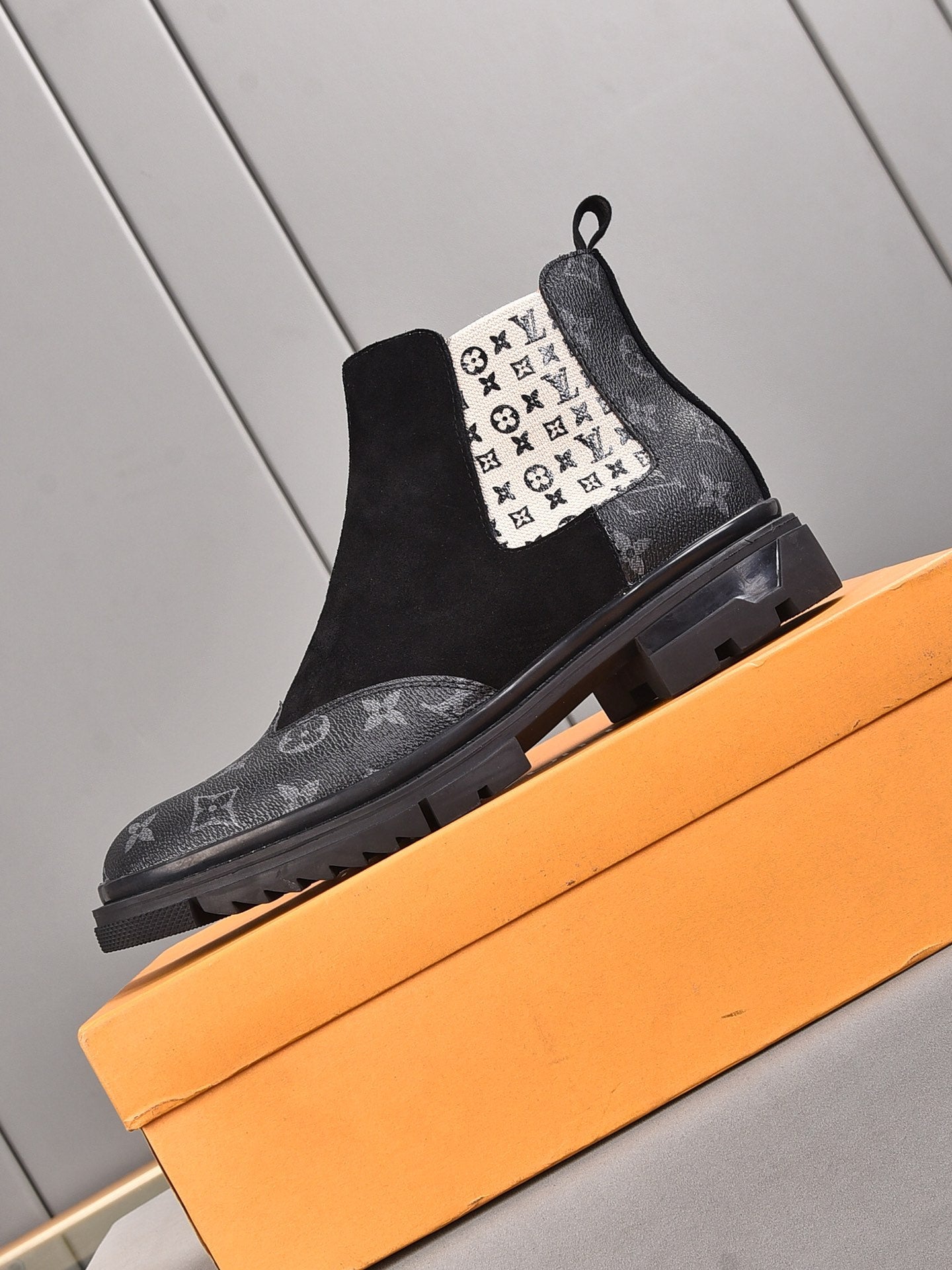 Fashion Casual New Style Men's Comfortable Sneakers Shoes V12