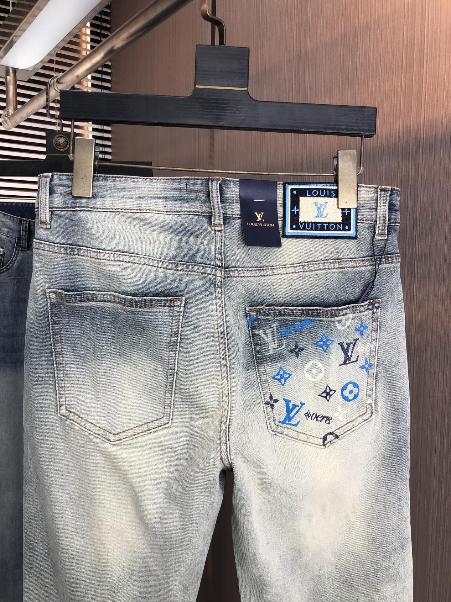 V Spring/Summer Slim Fit Straight Leg Jeans 0726051911