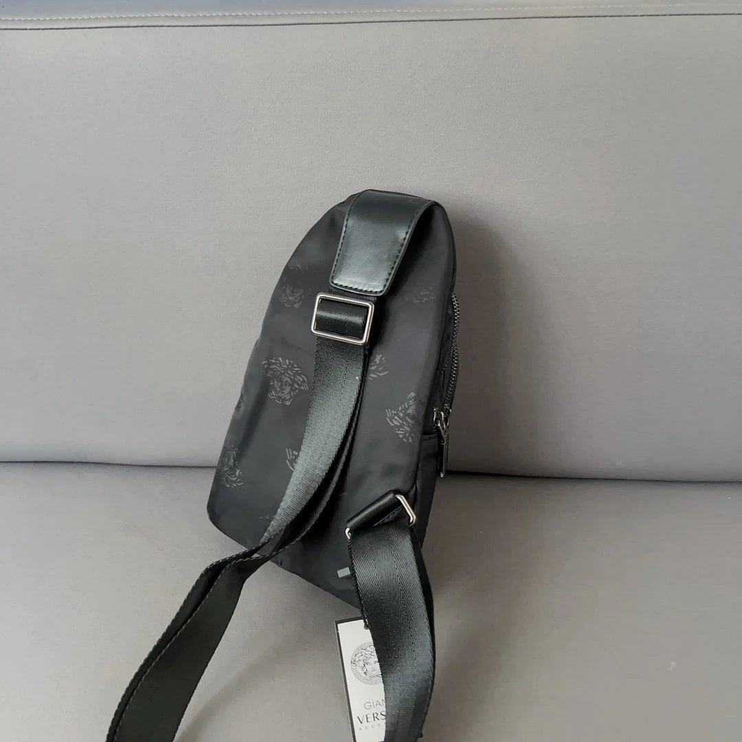 New fashionable and versatile men's chest bag 1024011921