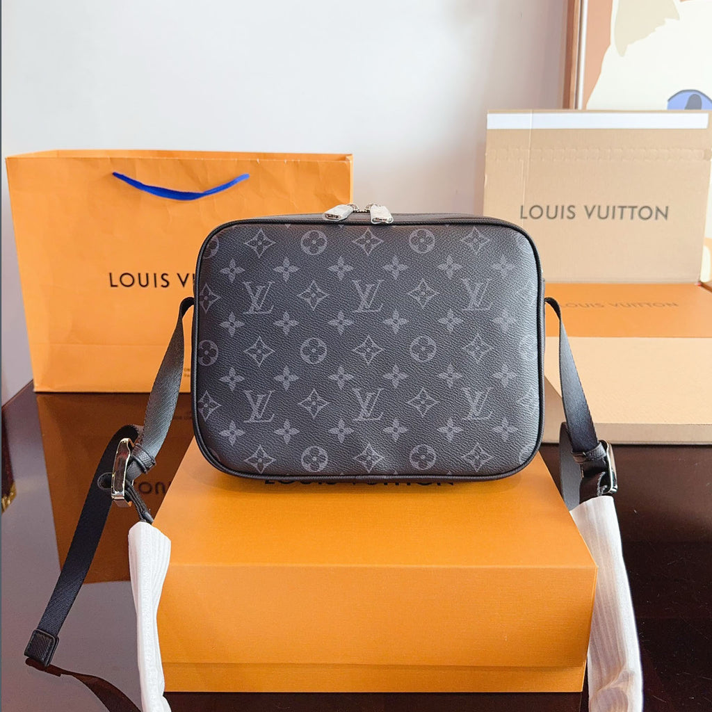 L New MESSENGER Men's Bag XC24092710