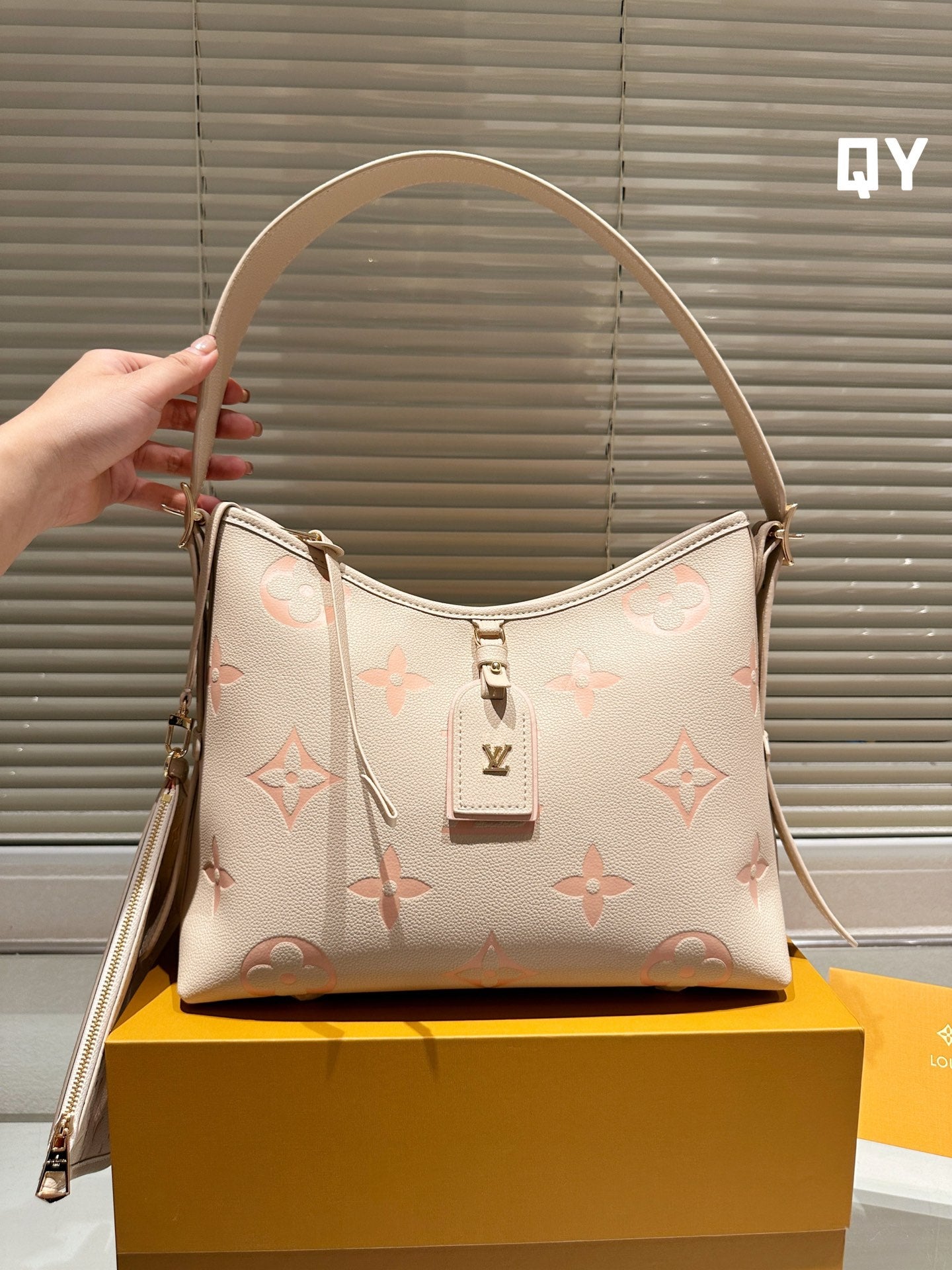 V fashion print Carryall new commuter bag 0724061303
