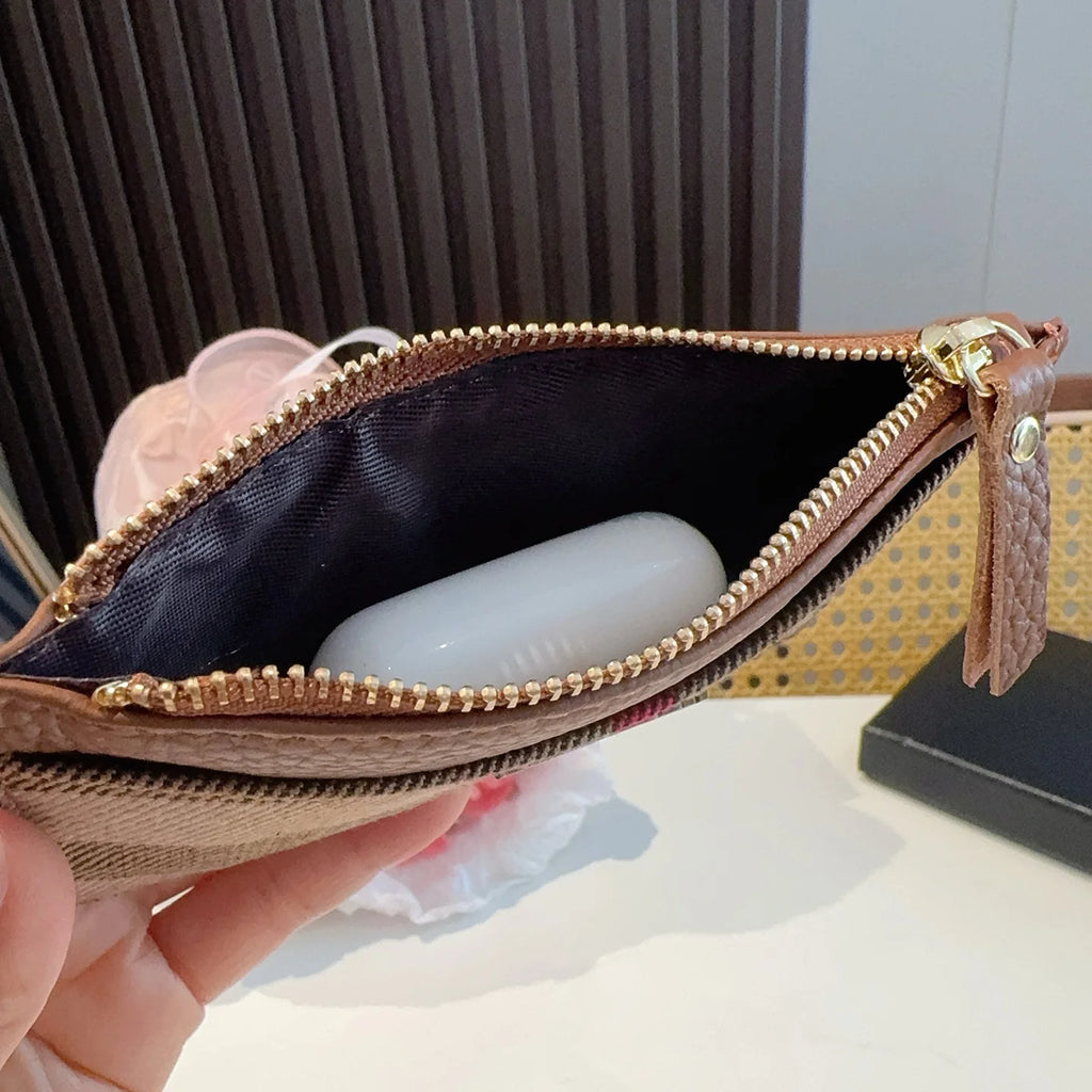 Compact and lightweight coin and key bag 1025061301