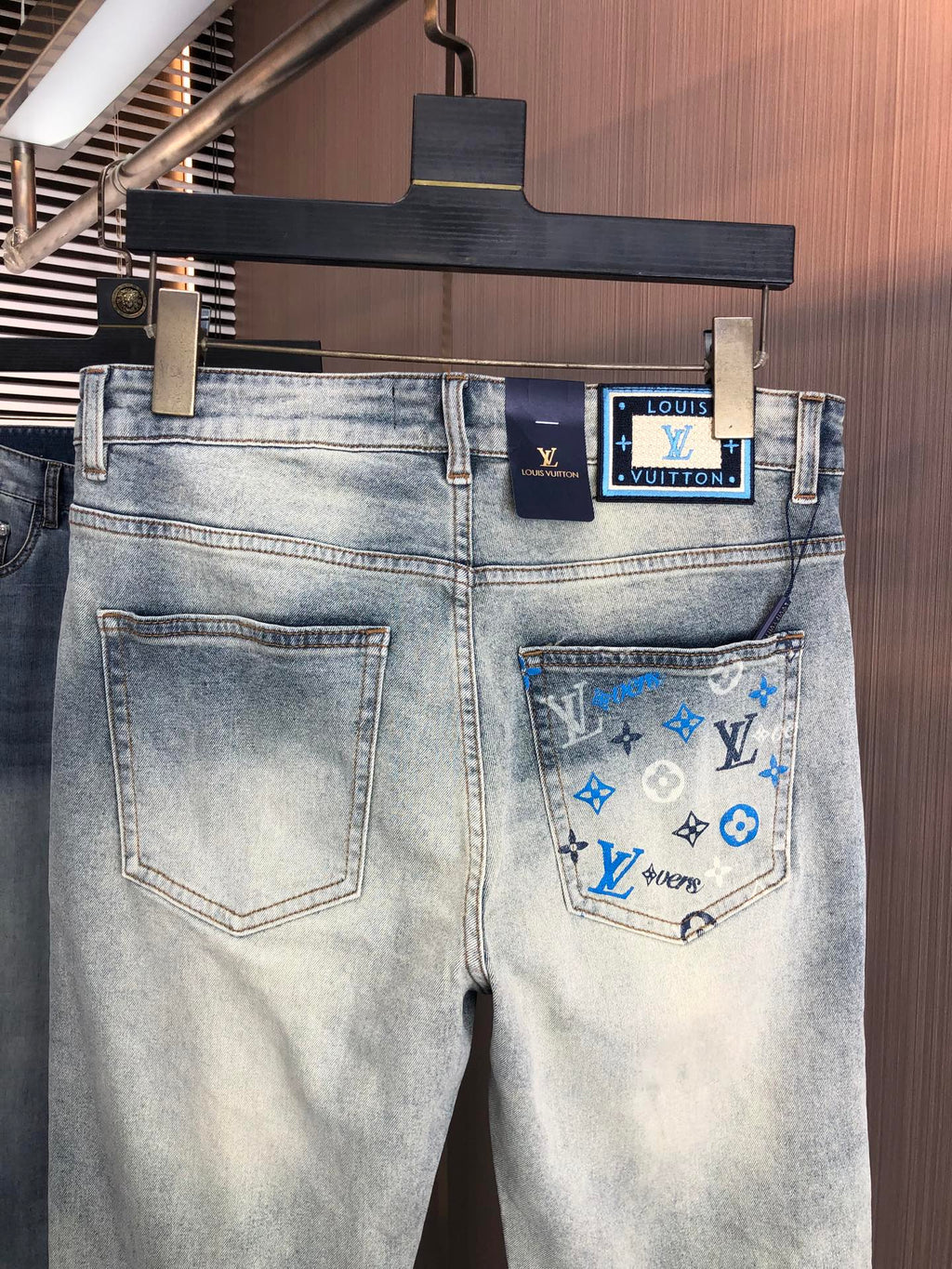 V Spring/Summer Slim Fit Straight Leg Jeans 0726051911