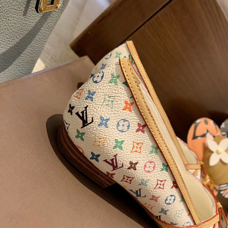 New Fashion Colf Leather V Logo Women's Fashion Shoes