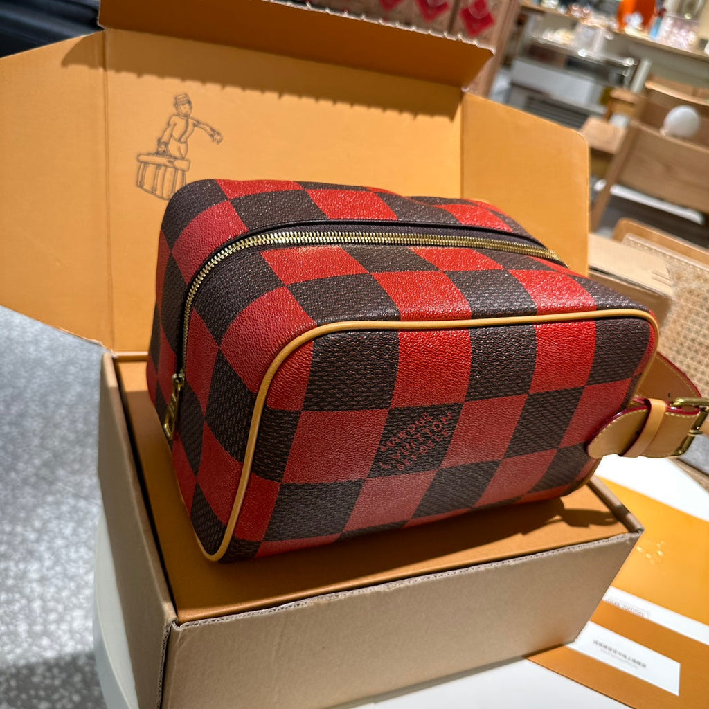 Fashion new hand toiletry bag CWT1023081103