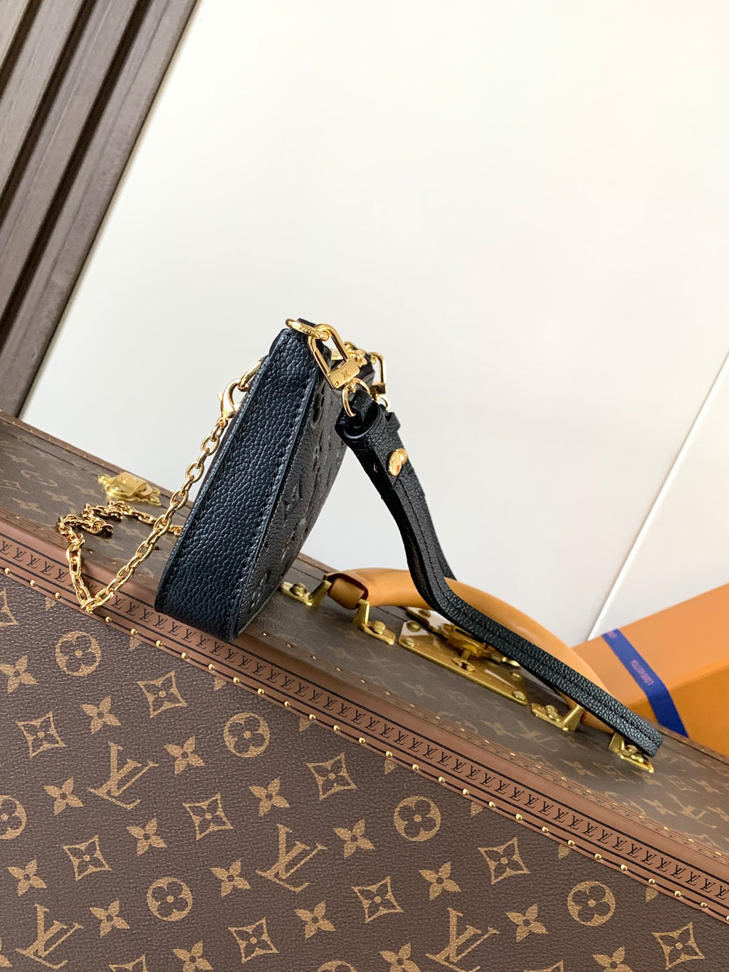 L & V fashion Cowhide leather hand bag M0726052009