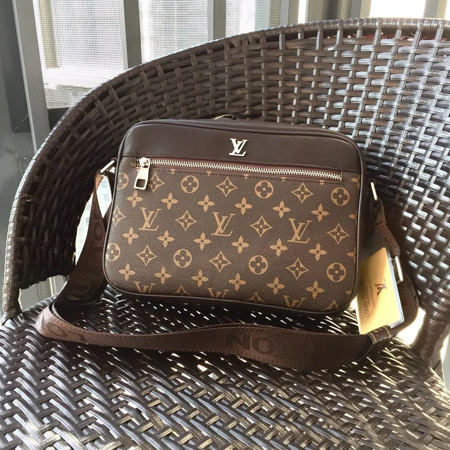 V fashion printed shoulder bag