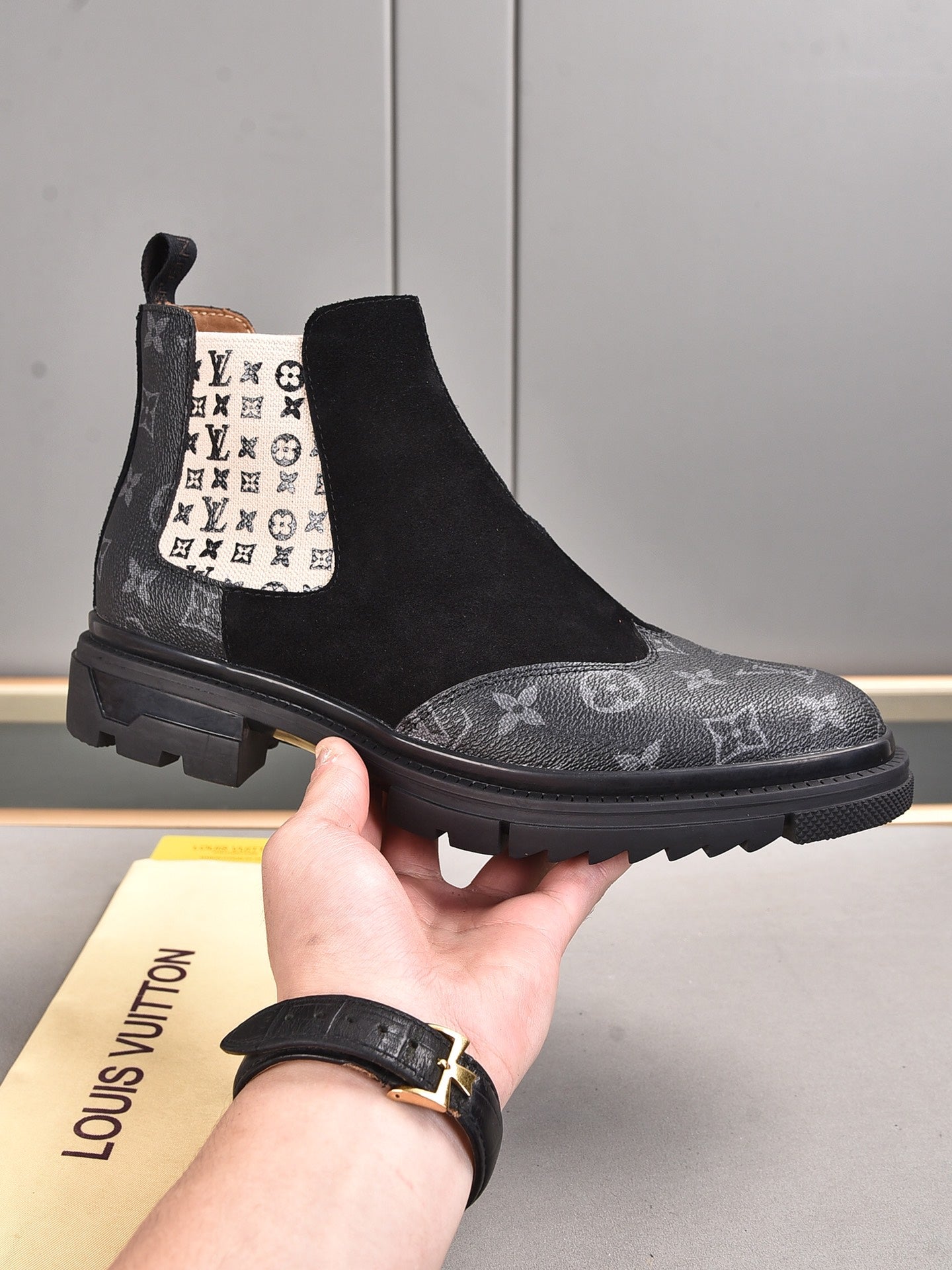 Fashion Casual New Style Men's Comfortable Sneakers Shoes V12