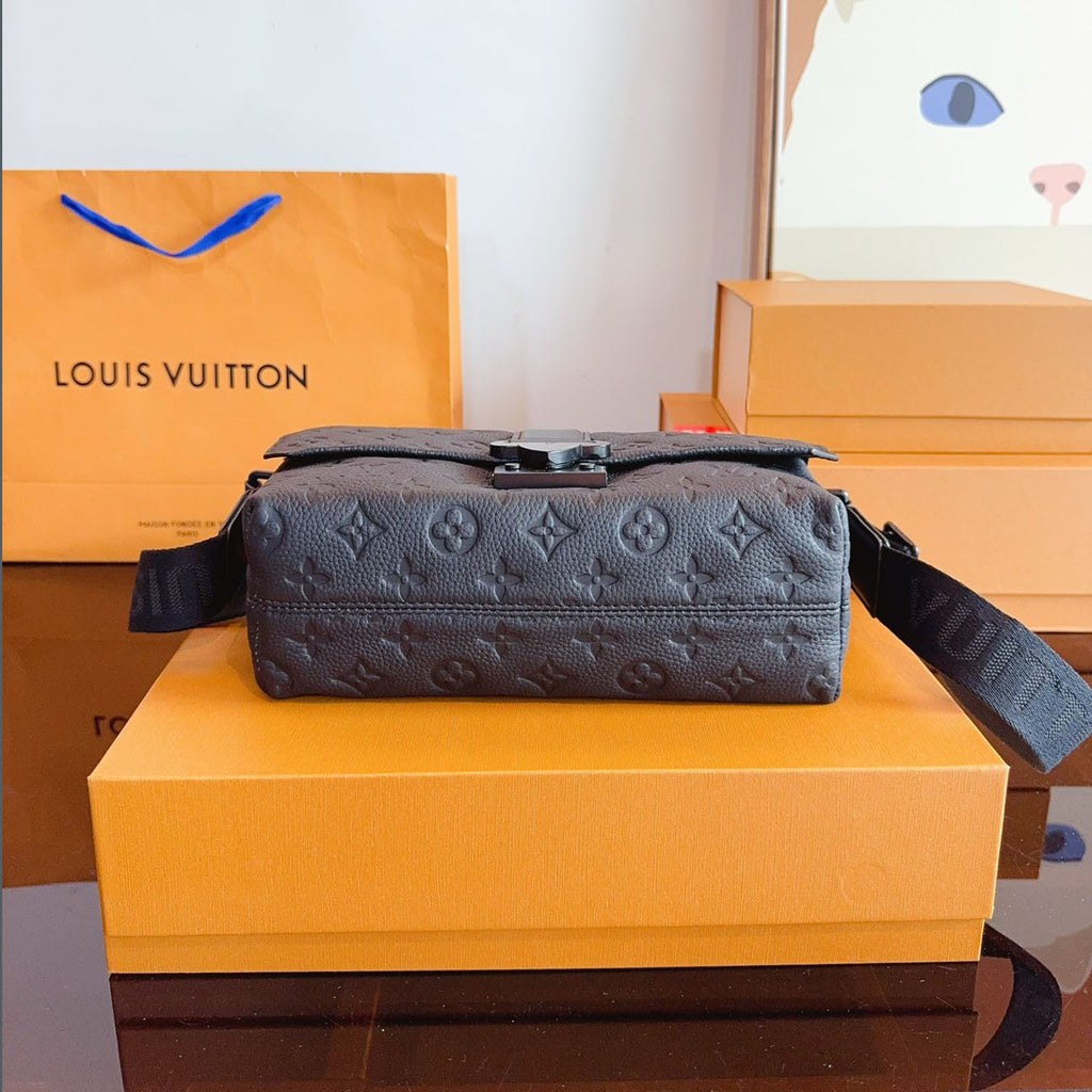 L Fashion Cowhide S-Ca¥e Messenger Bag XC24092703
