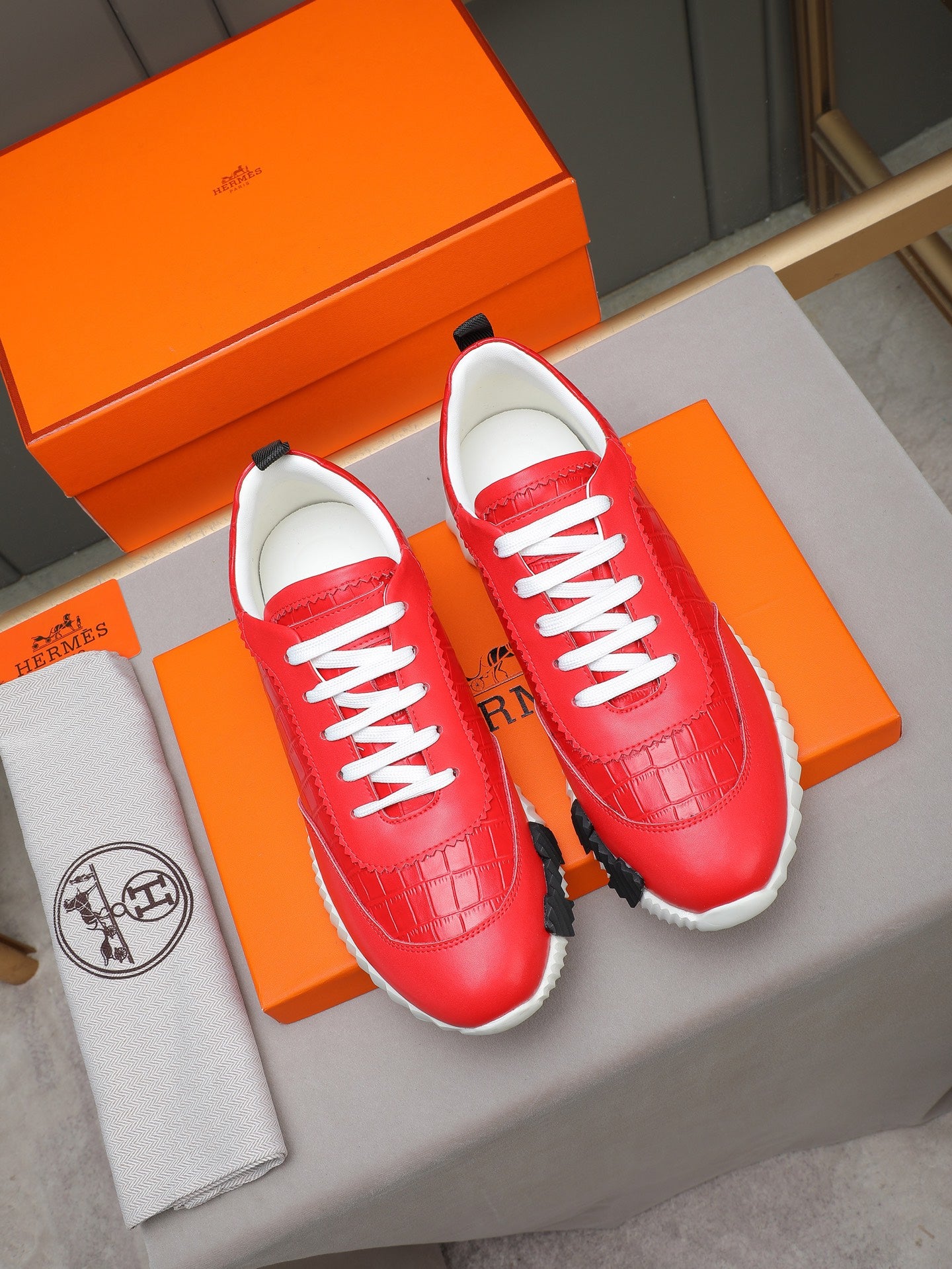 H Fashionable Casual Bouncy Sneakers 0726031601