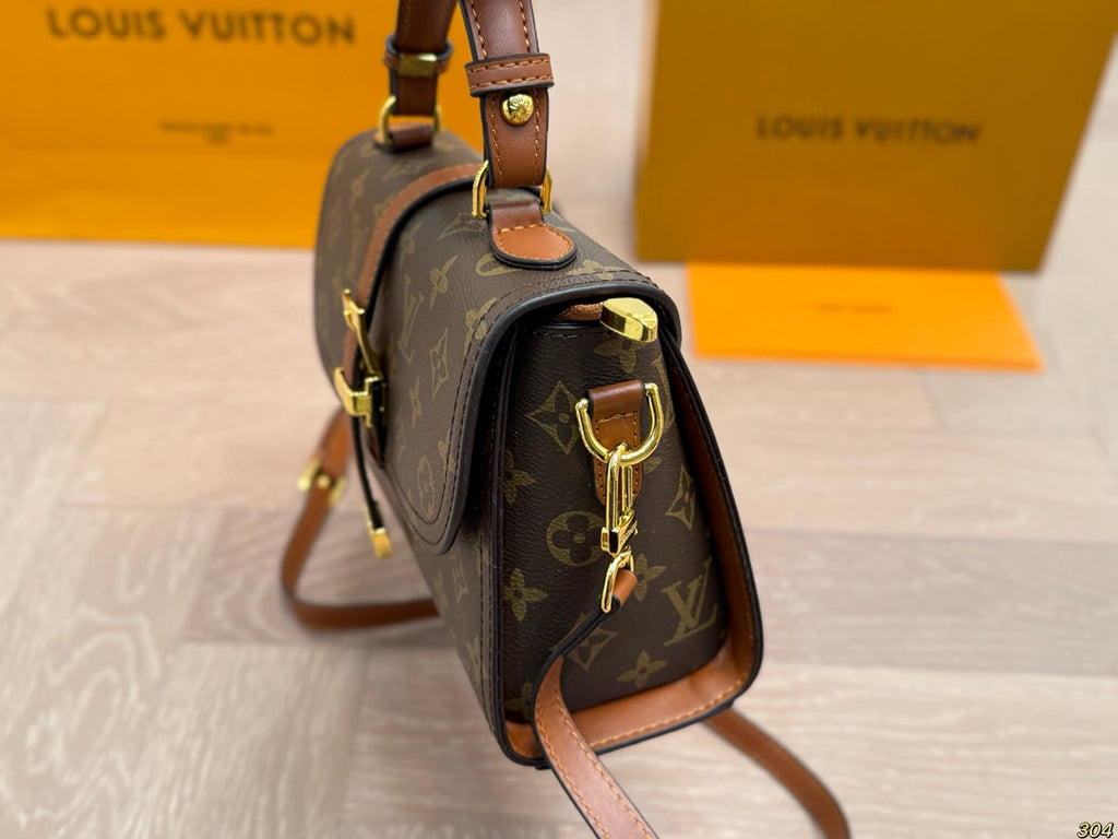 L Carry a crossbody bag 0725101402