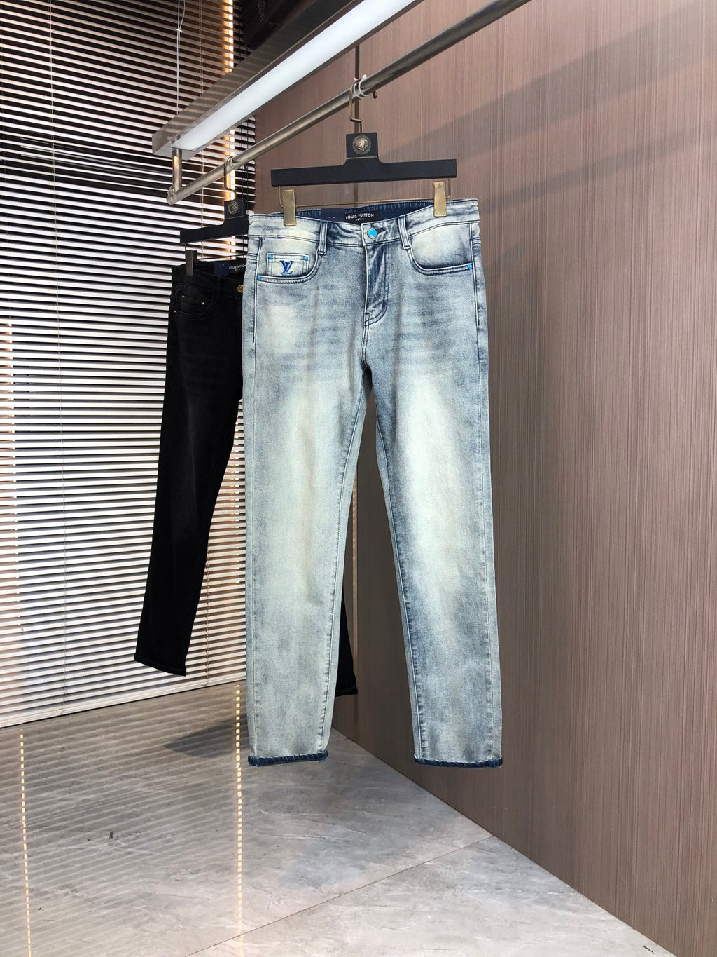 V Spring/Summer Slim Fit Straight Leg Jeans 0726051910
