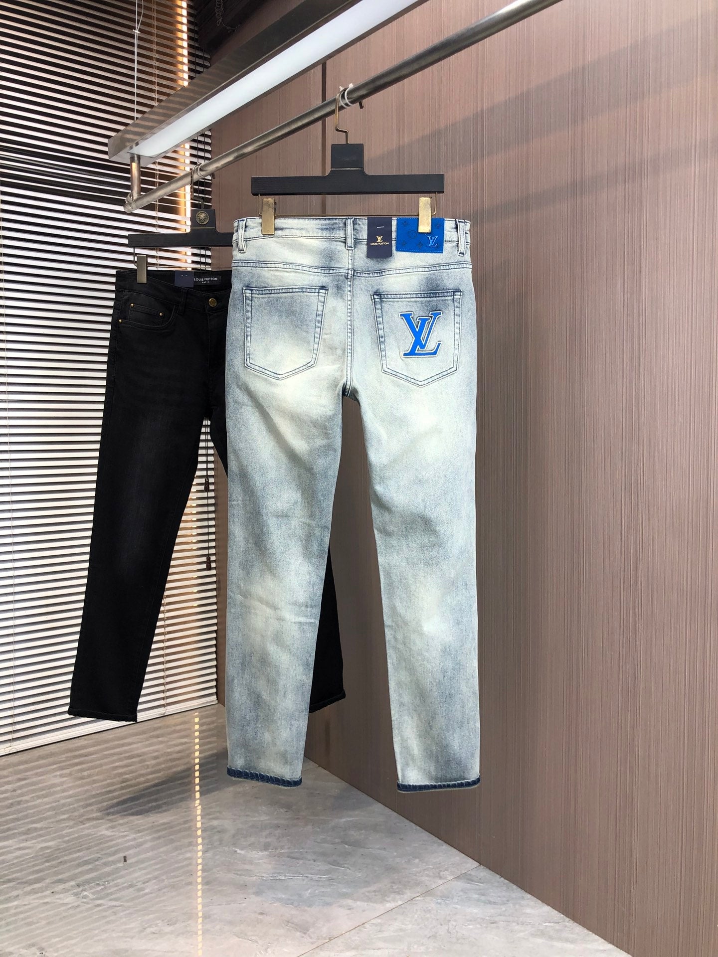 V Spring/Summer Slim Fit Straight Leg Jeans 0726051910