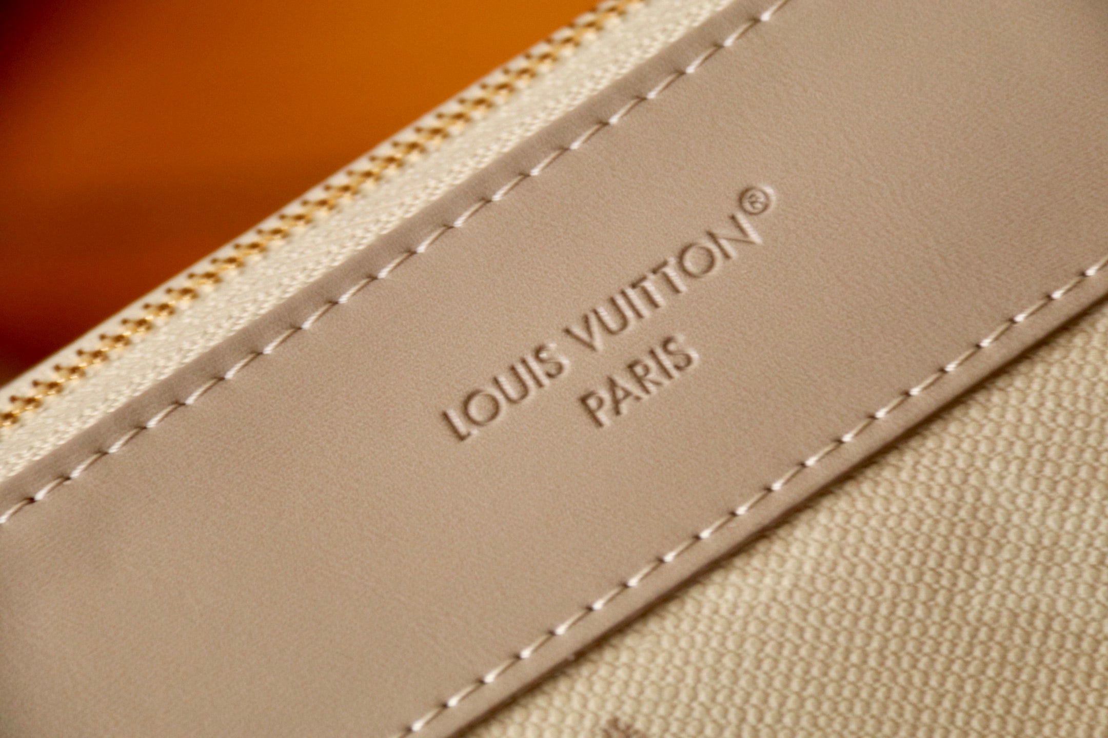 L & V Stylish Hand Tag M0726051910
