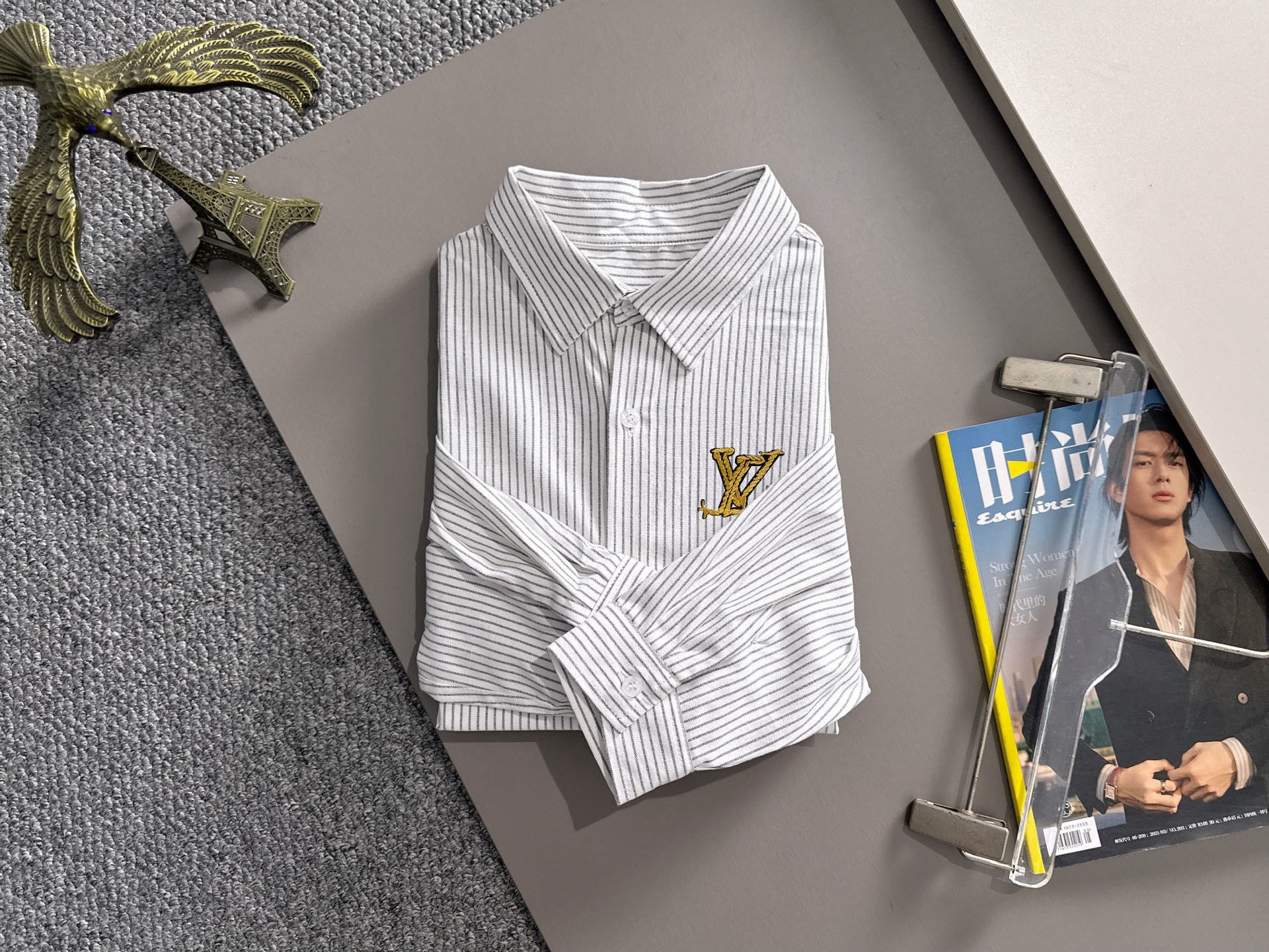 V Spring/Summer White Vertical Stripes Shirt 0726052715