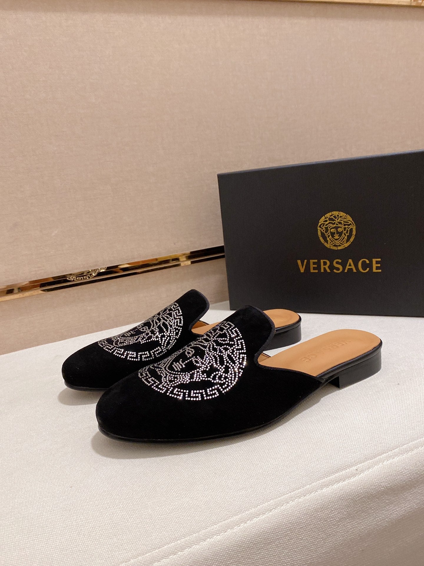 VS Men's Fashion Closed-Toe Slippers 072605803