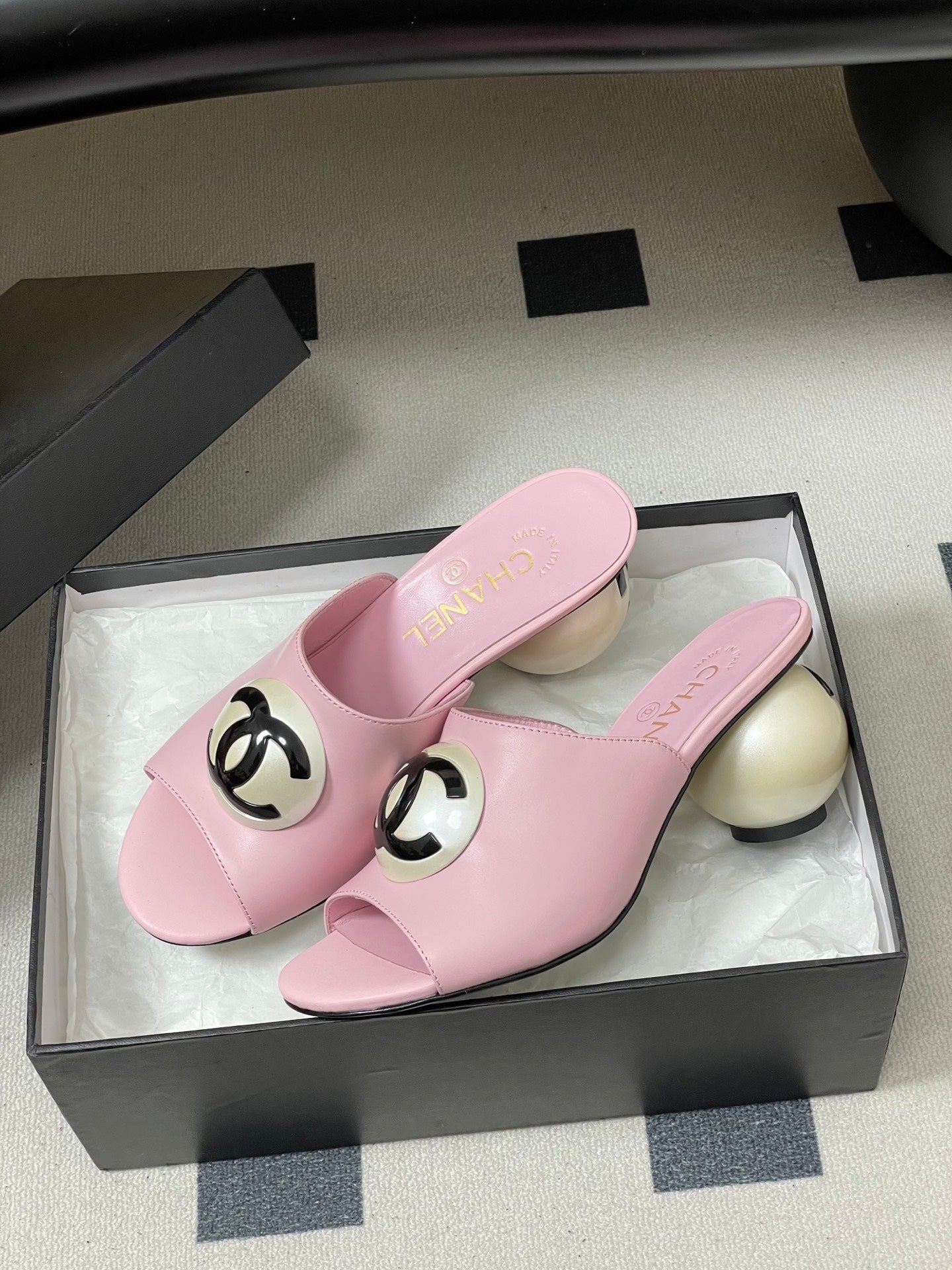 26SS New Women's Giant Pearl Slippers 0726031006