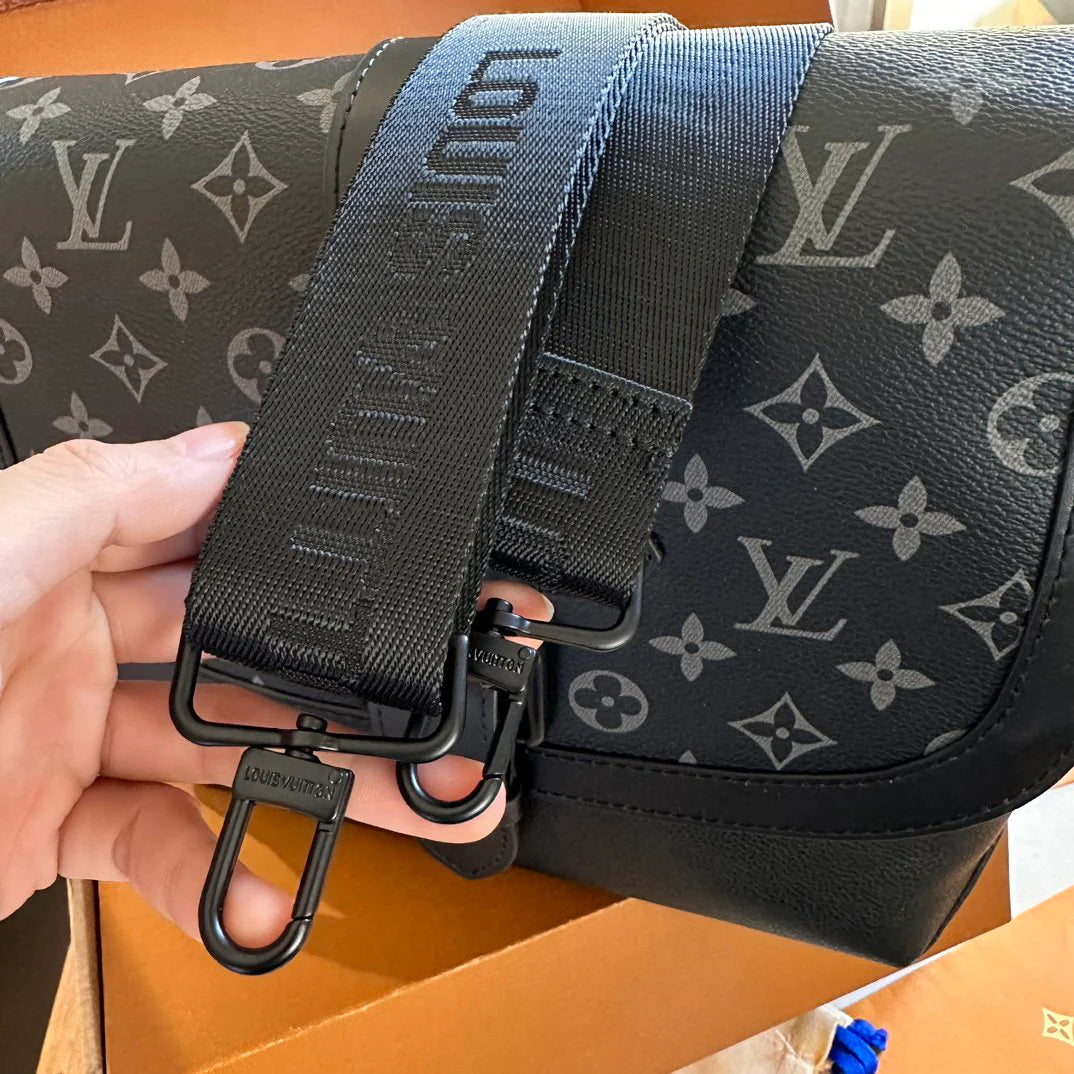 New Bright Color Leather handmade V logo Women's HandbagsXC05202412501