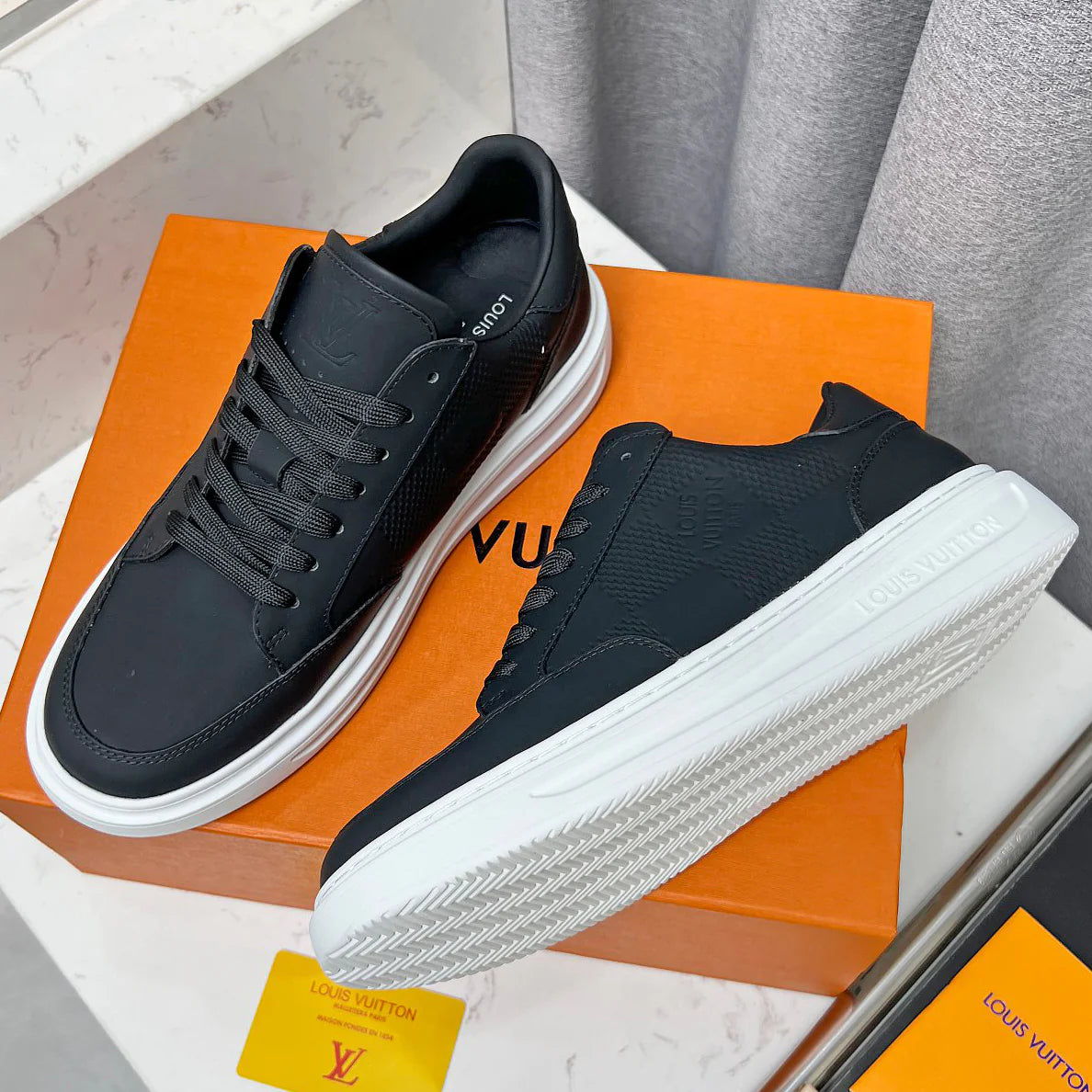 New thick-soled casual sneakers 1024121821