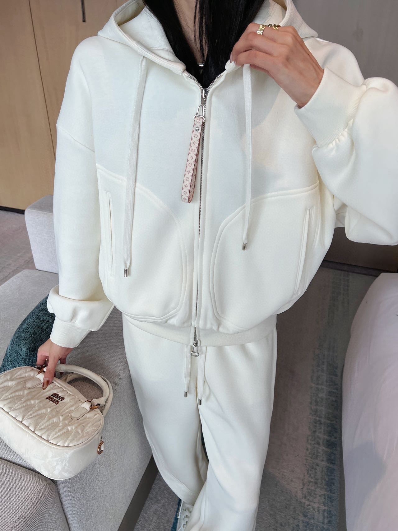 L new fashion hooded jacket and trousers suit 0724120503