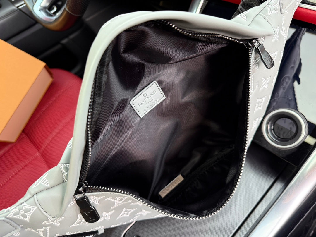V classic monogram crossbody bag 0724110704