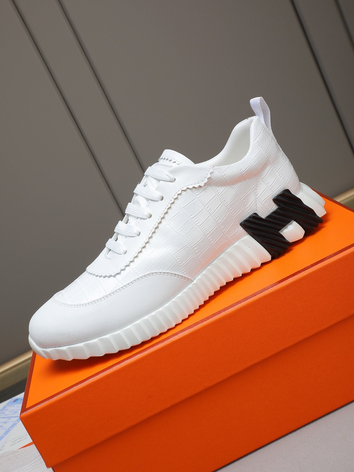 H Fashionable Casual Bouncy Sneakers 0726031601