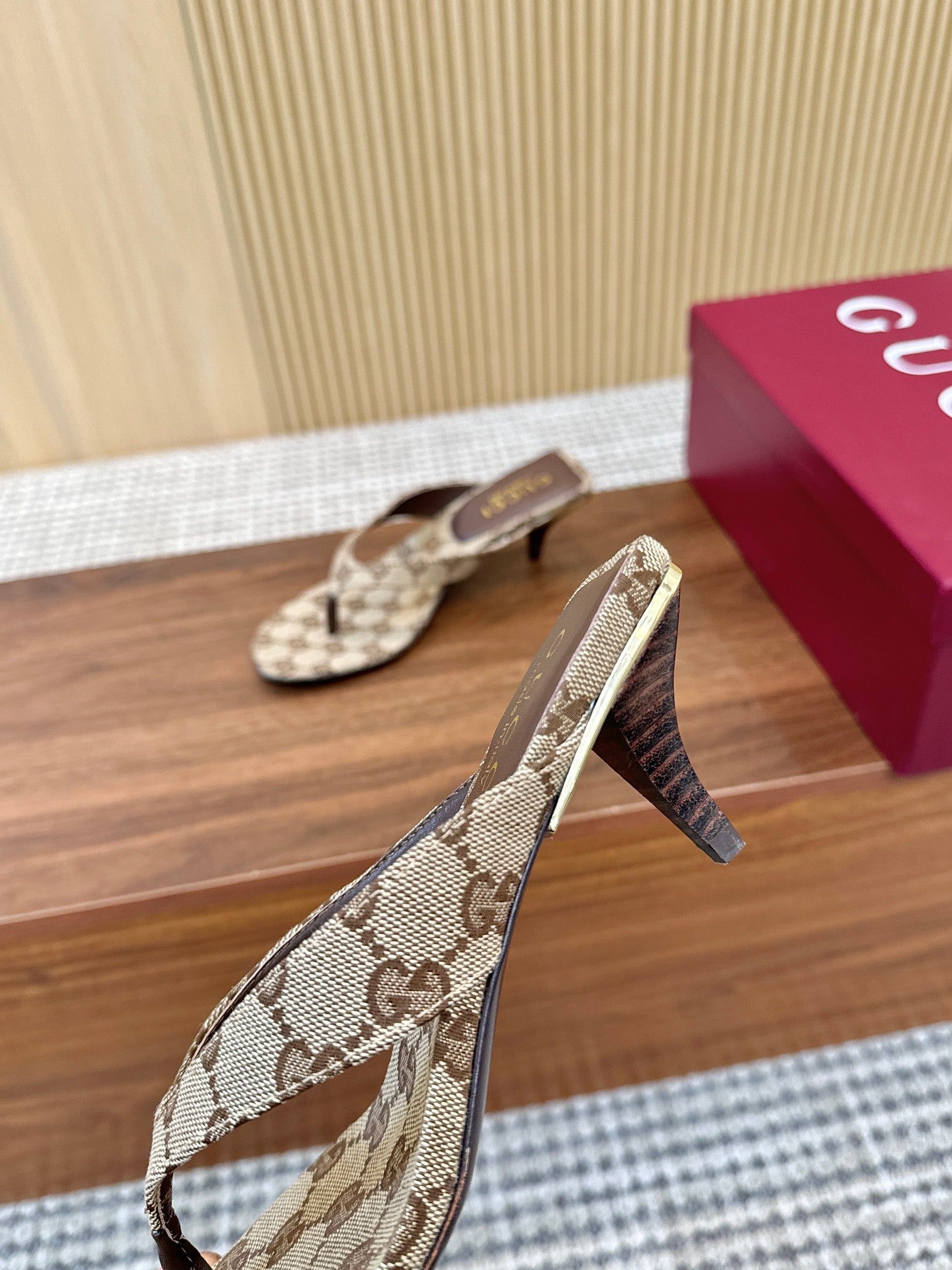 Fashionable high heel flip flops 0726041701