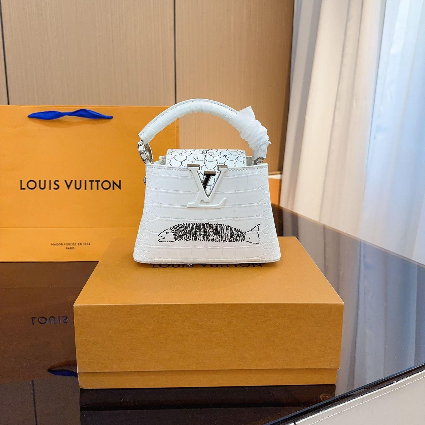 L Capucines cowhide handbag XC24101009