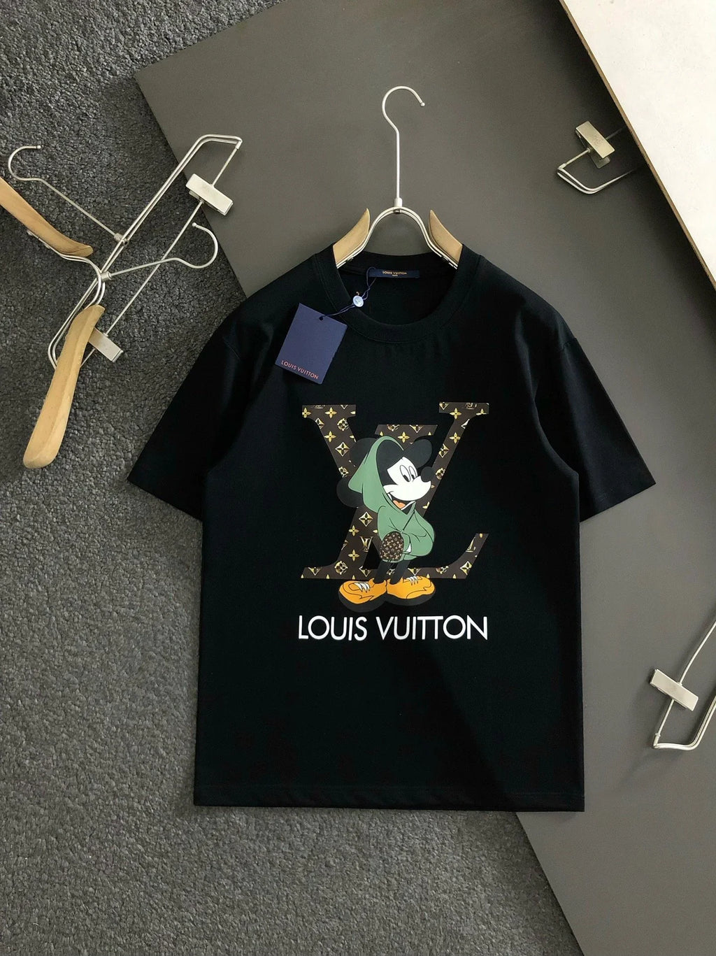 V New Fashion Short Sleeves 0724030104