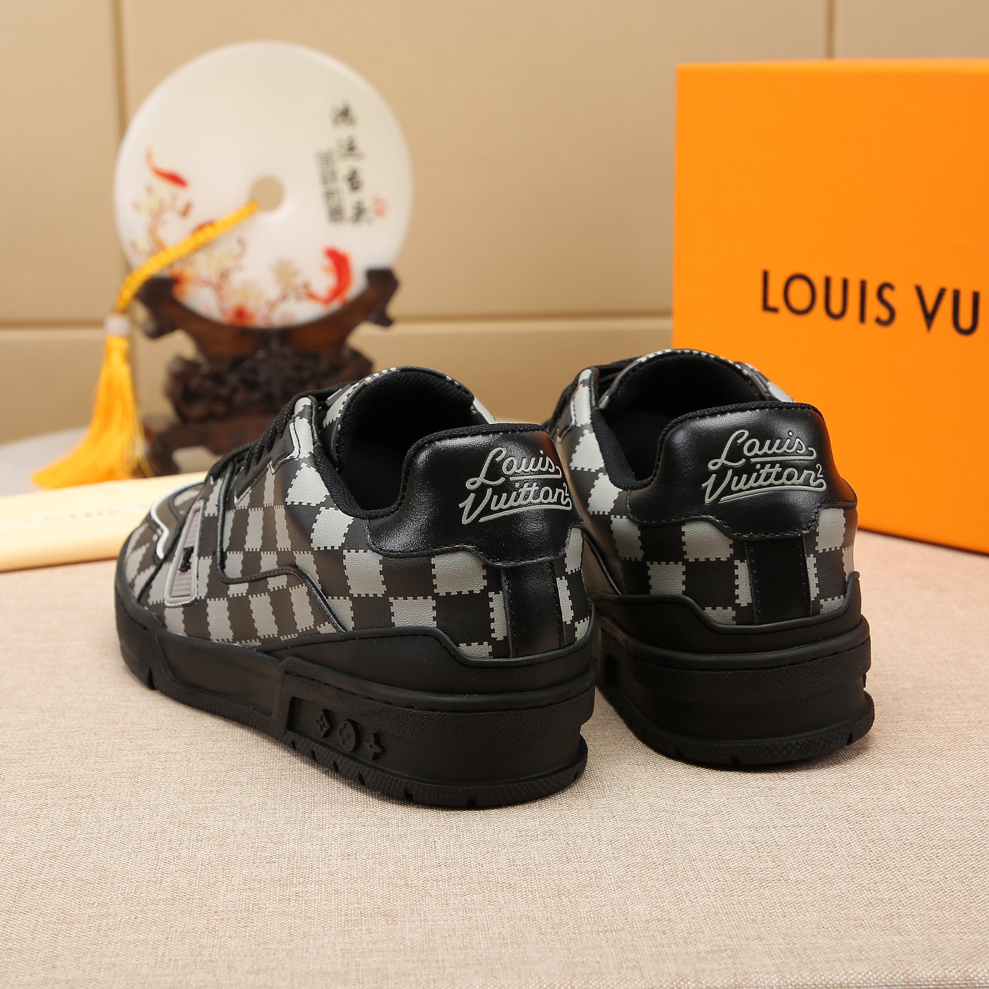 V Fashion Classic Textured Sneakers 0724031505