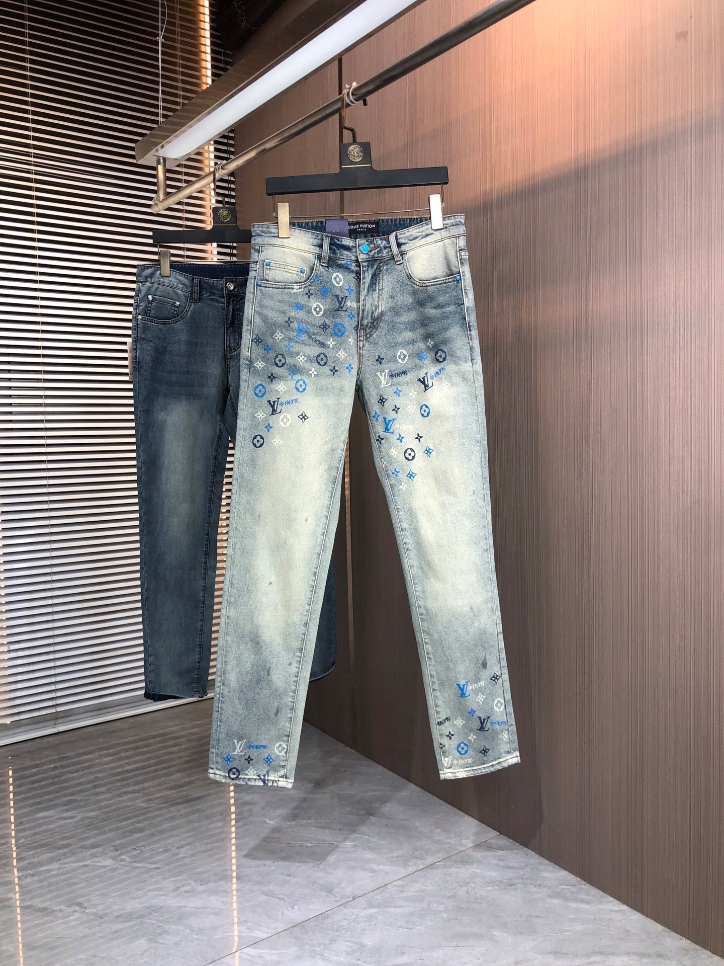 V Spring/Summer Slim Fit Straight Leg Jeans 0726051911