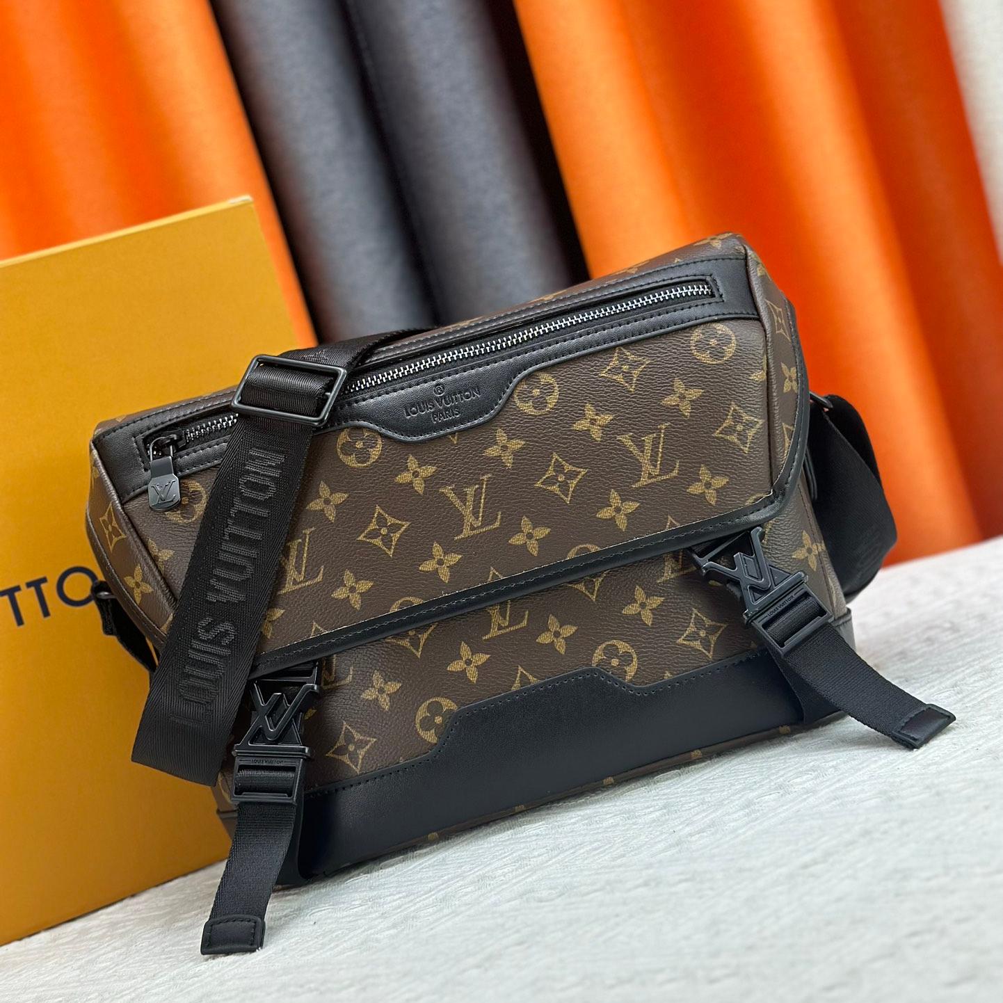 Fashionable large-capacity messenger bag 0725052701