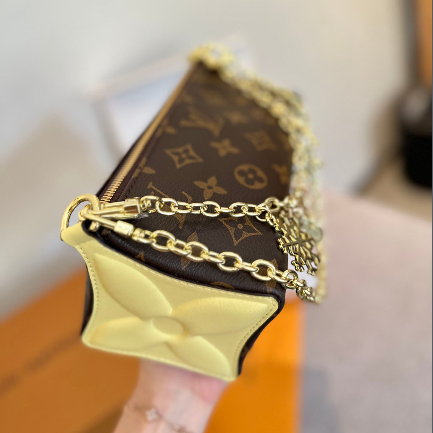 L 24 Valentine's Day Limited Shoulder Bag XC24092317