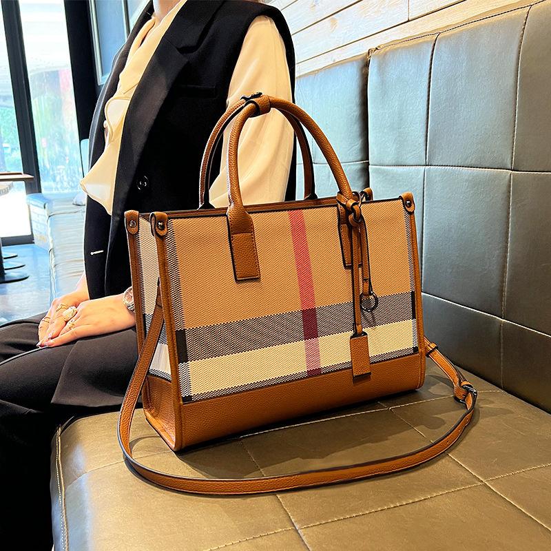 New Fashion Versatile Leather Plaid Shell Bag 1024042916