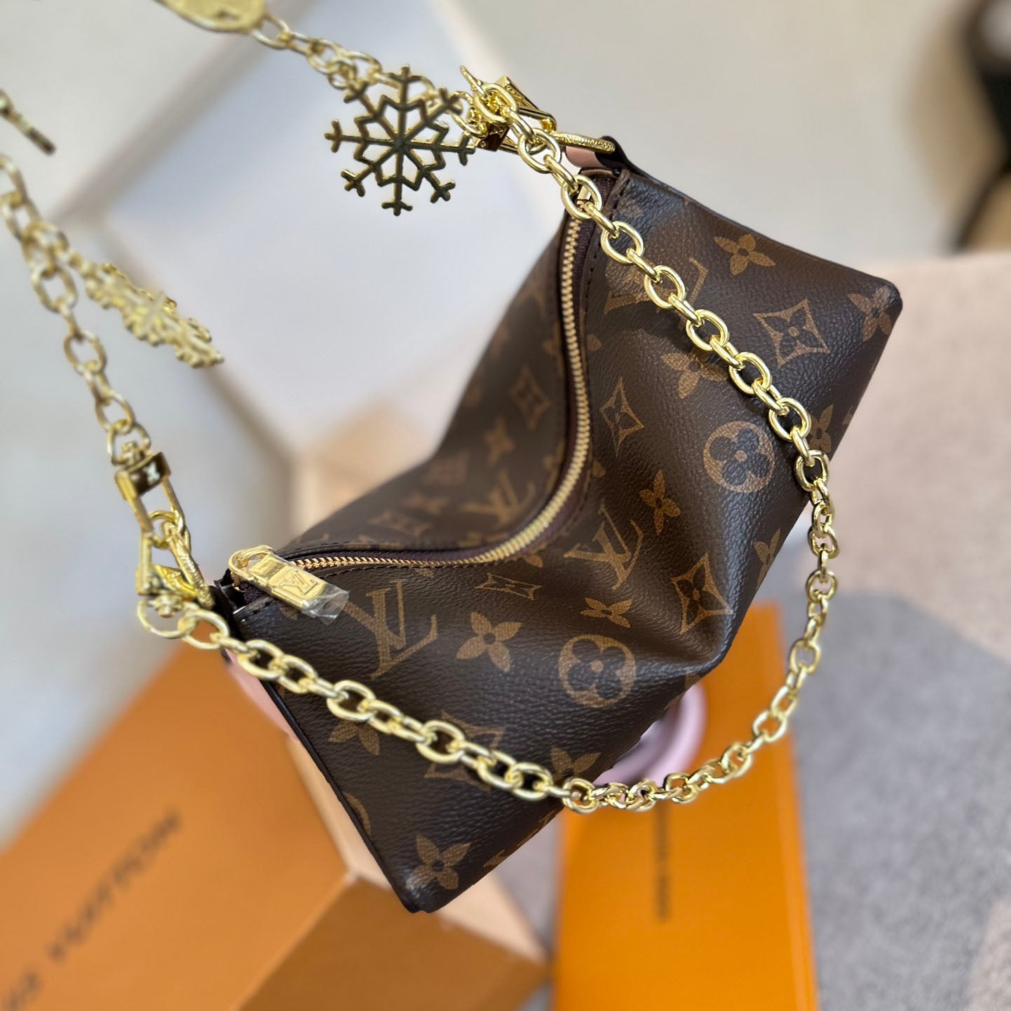 L 24 Valentine's Day Limited Shoulder Bag XC24092317
