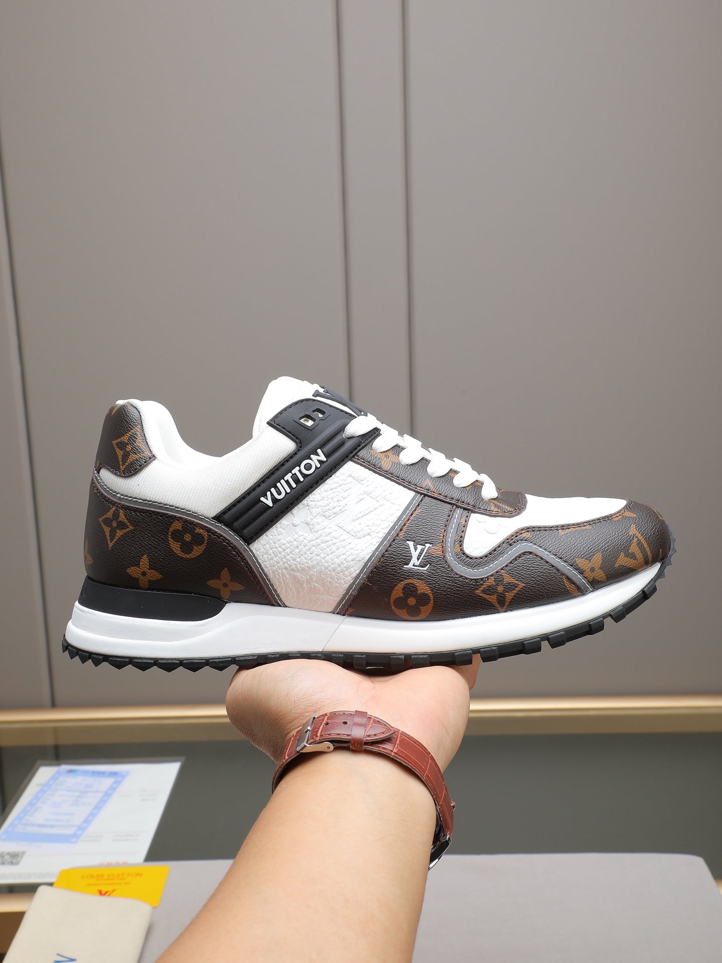 L Stylish new printed sneakers 0725111802